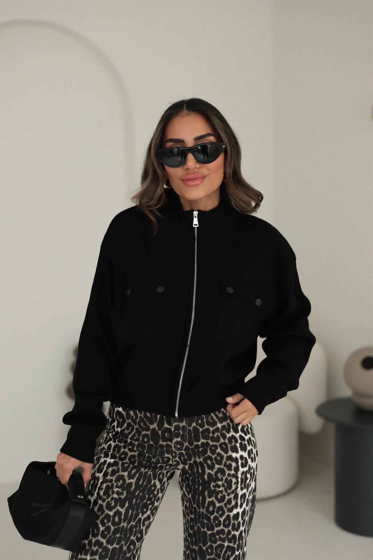 2389 Fermuarlı ve Cep Detaylı Ceket Hırka