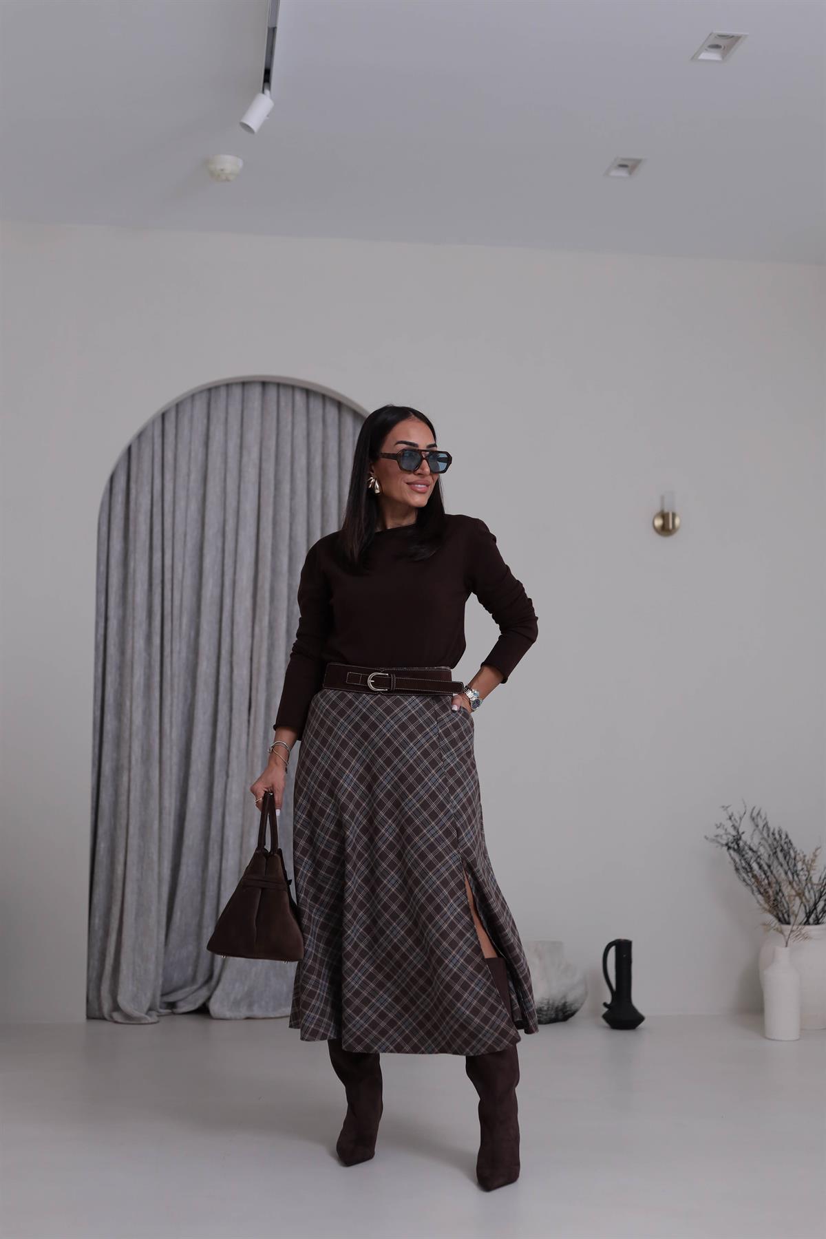 Kayık Yaka Yumuşak Dokulu Triko Bluz KAHVE