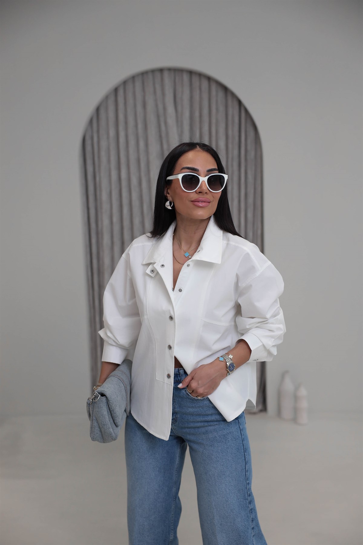 Dik Yaka Önden Çıtçıtlı Gömlek BEYAZ