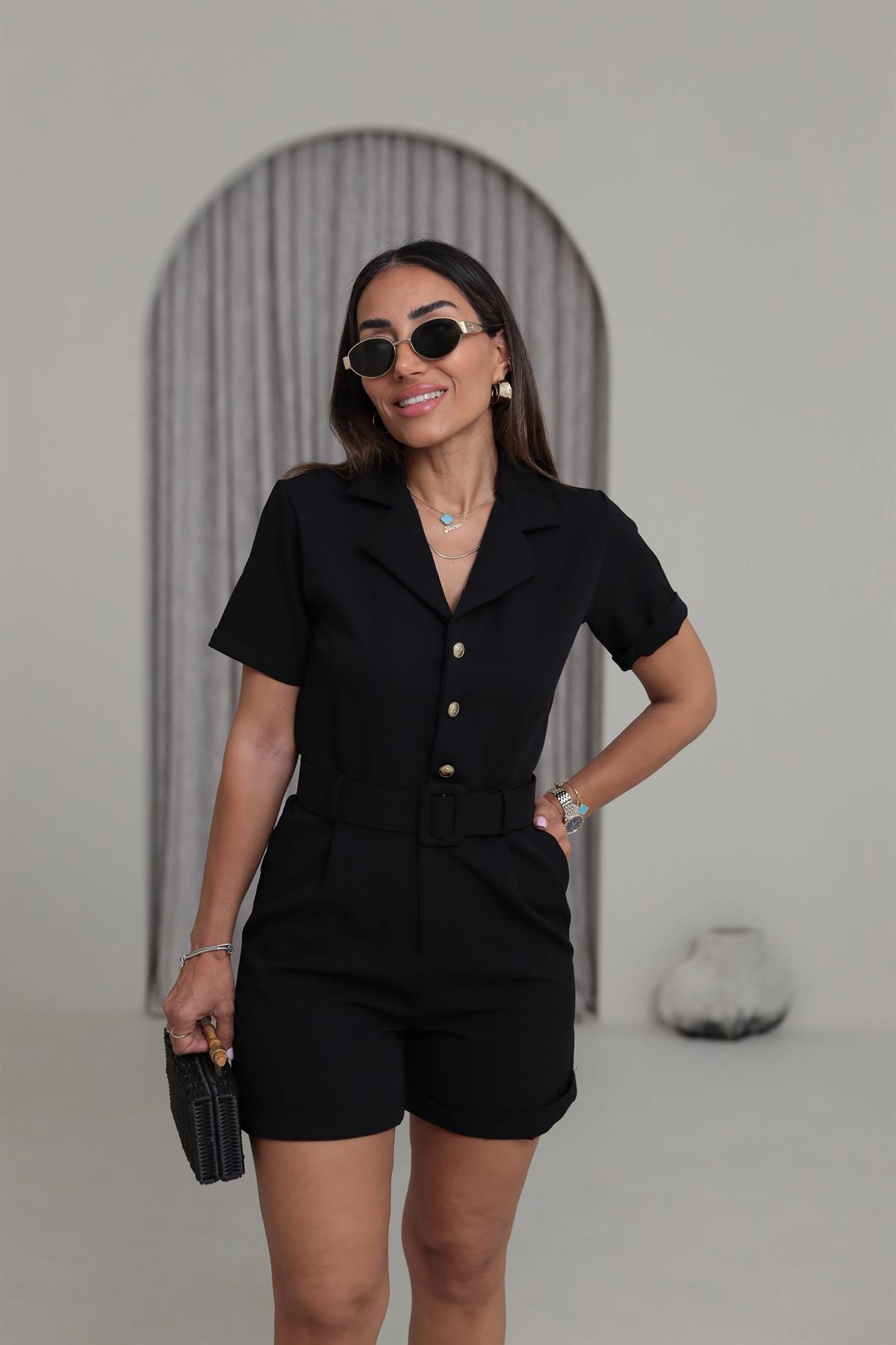 046 V Yaka Kemerli Şort Tulum SİYAH