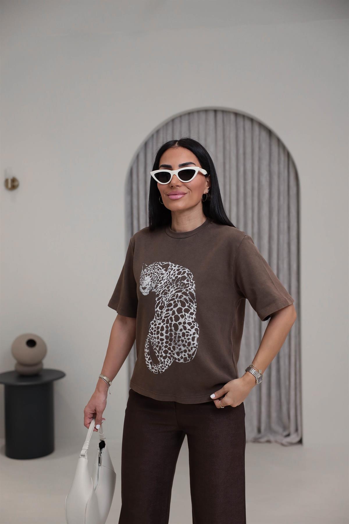 8111 Kaplan Baskılı Pamuklu Yıkamalı Tshirt KAHVE