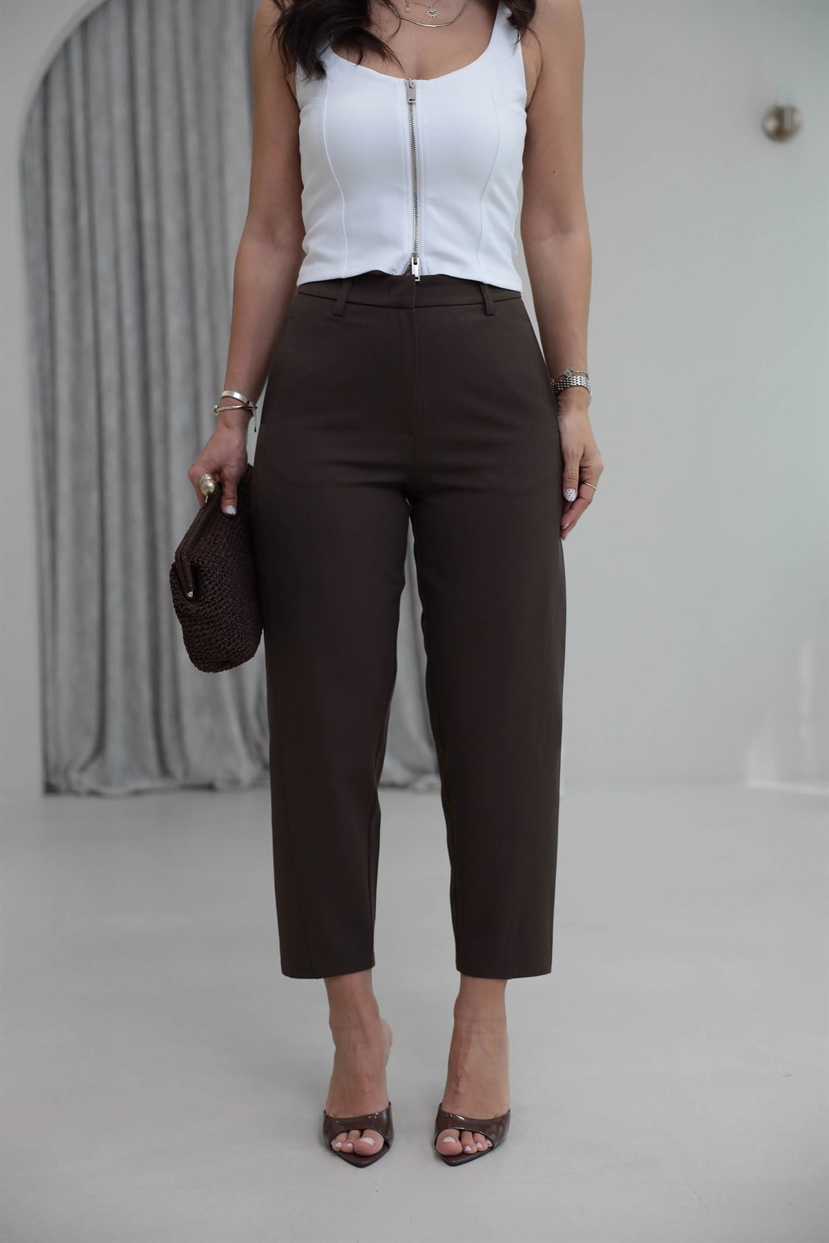 9957 Düz ve Rahat Kesim Kumaş Pantolon KAHVE