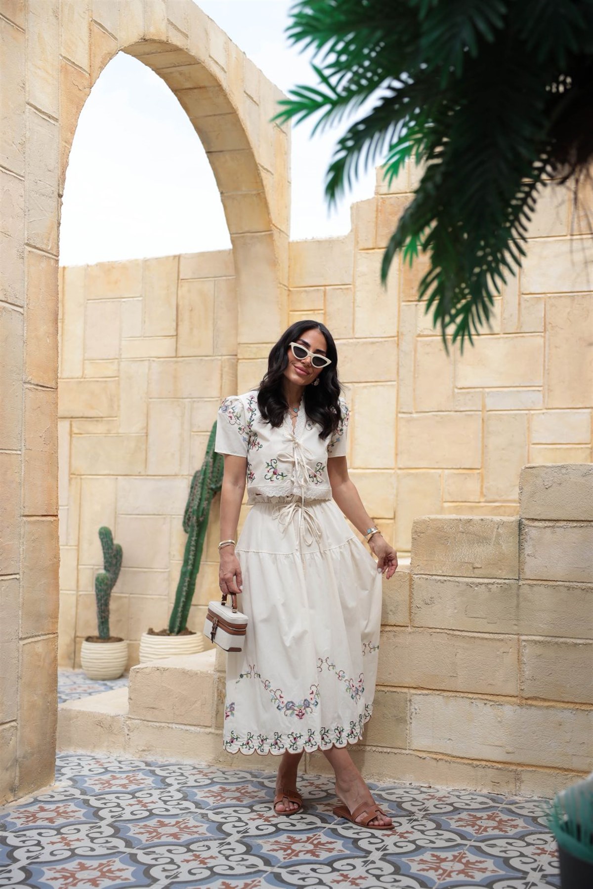 Nakış İşleme Detaylı Bağcık Detaylı Etekli Takım BEJ