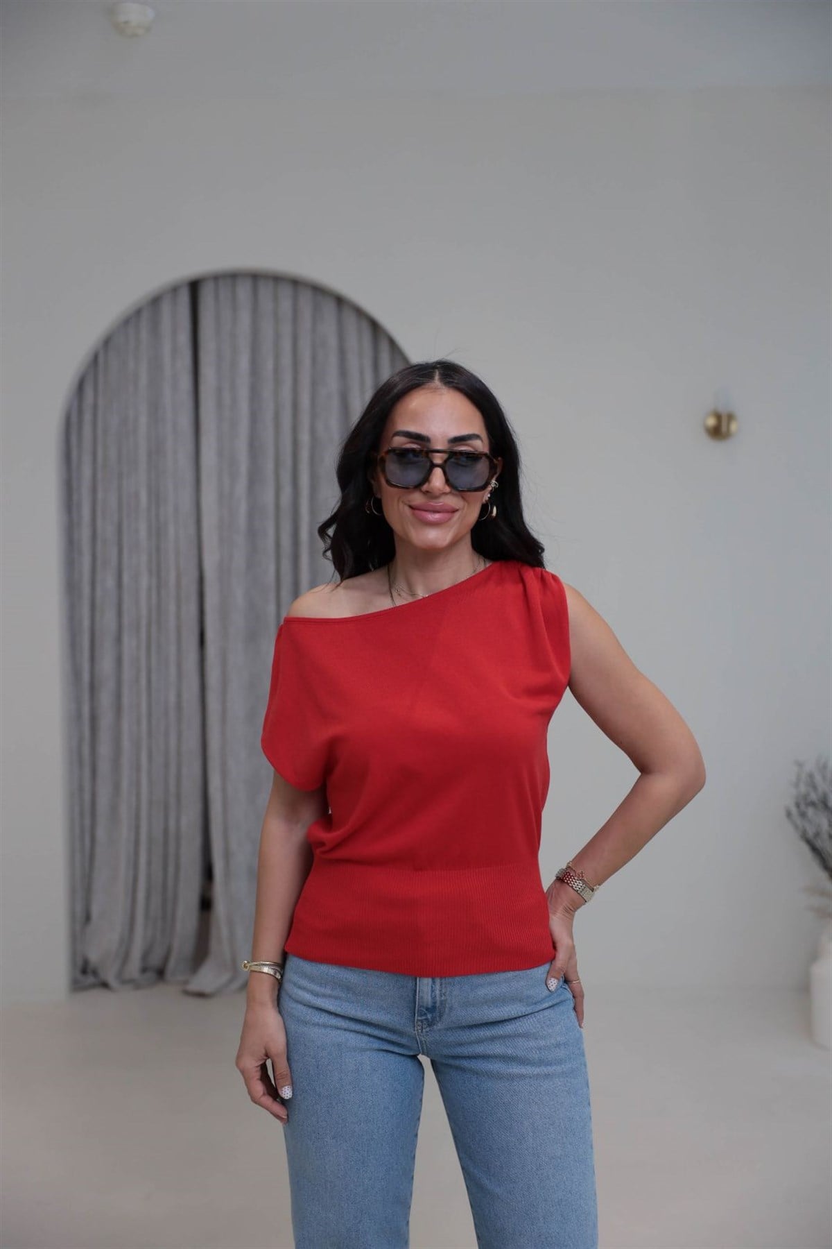 0870 Kayık Yaka Sıfır Kol Altı Lastikli  Bluz KIRMIZI