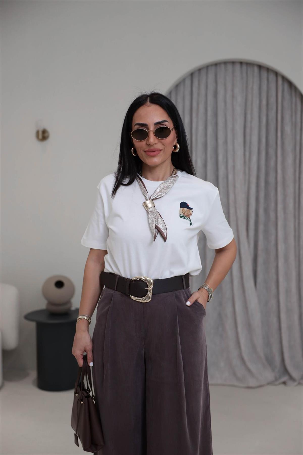 1331 Köpek Nakışlı Fularlı Pamuklu Tshirt EKRU