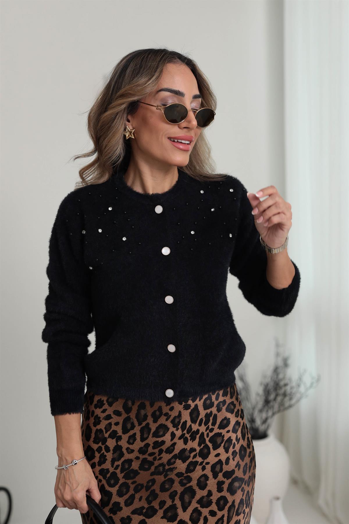 1603 İnci ve Taş İşlemeli Yumoş Triko Hırka SİYAH