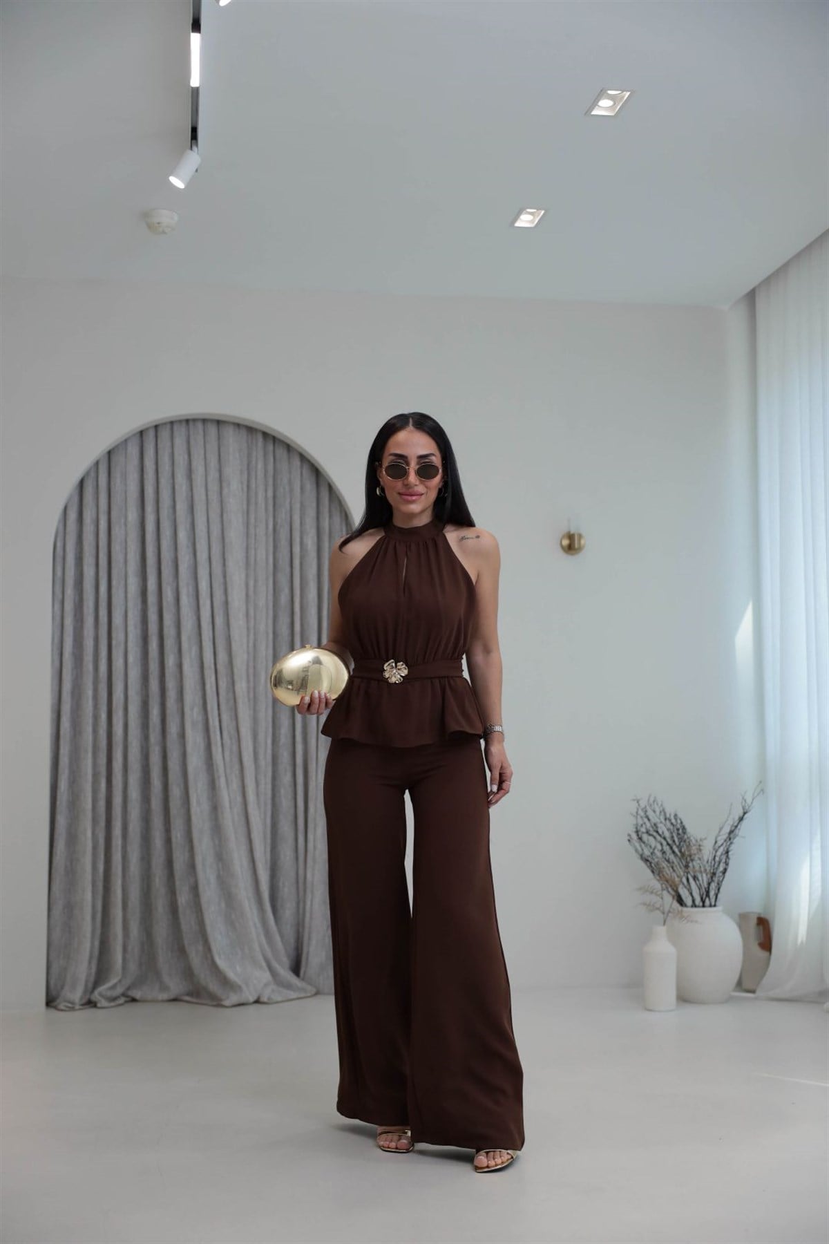 3944 Broş Detaylı Halter Yaka Tulum KAHVE