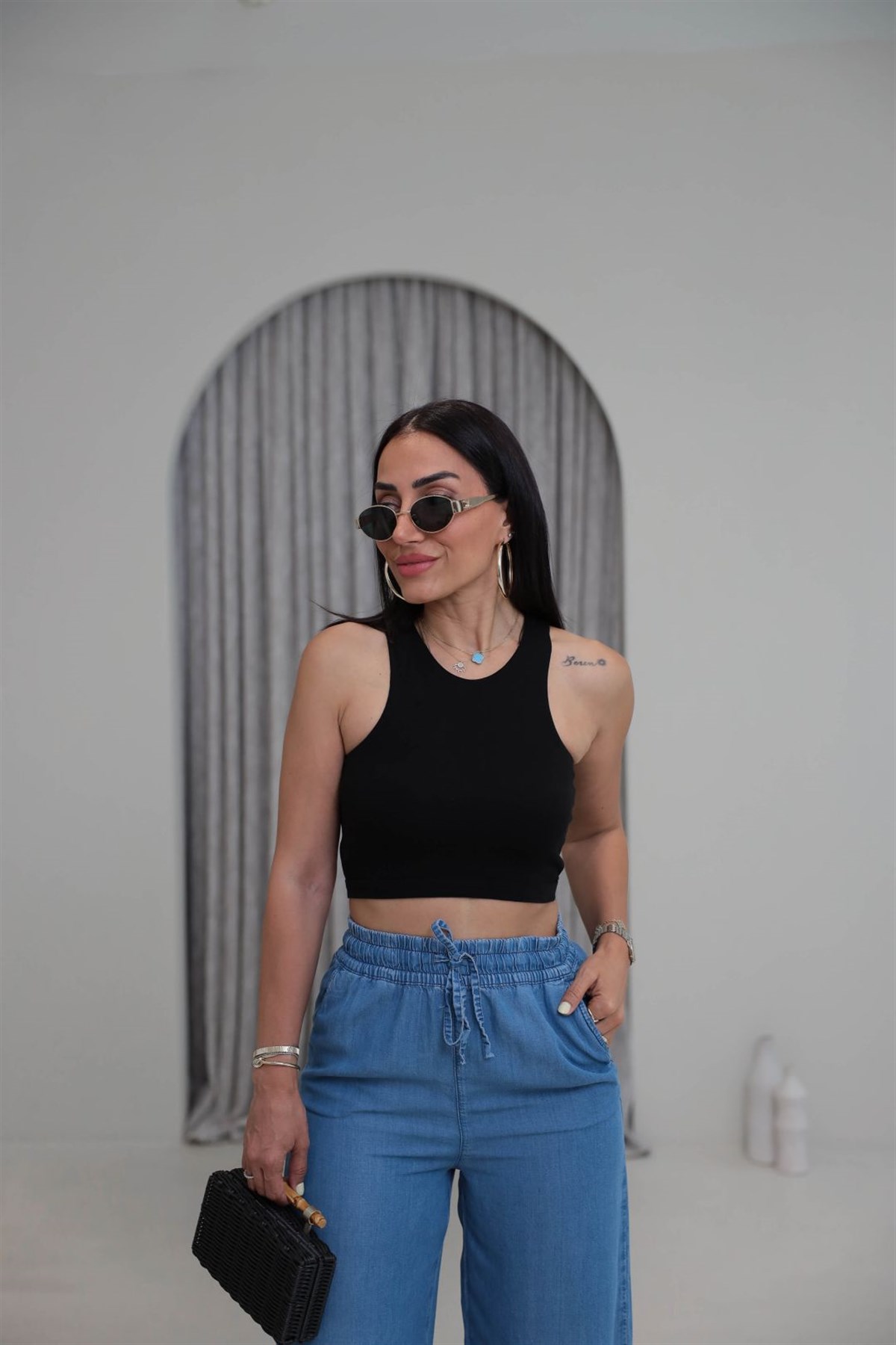2941 Kolsuz Liyosel Crop Atlet SİYAH