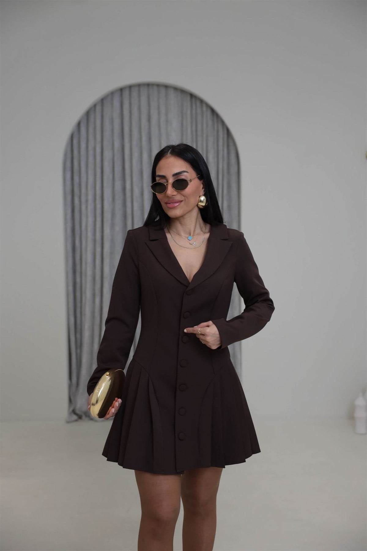 1300 Yaka Detaylı Önden Düğmeli Piliseli Elbise ACI KAHVE