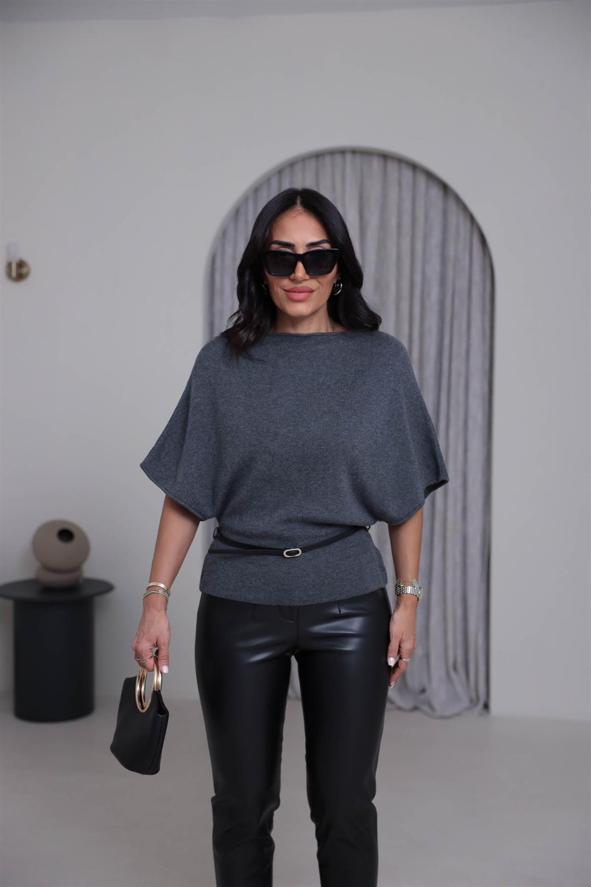 0838 Kayık Yaka Kemerli Triko Kazak FÜME