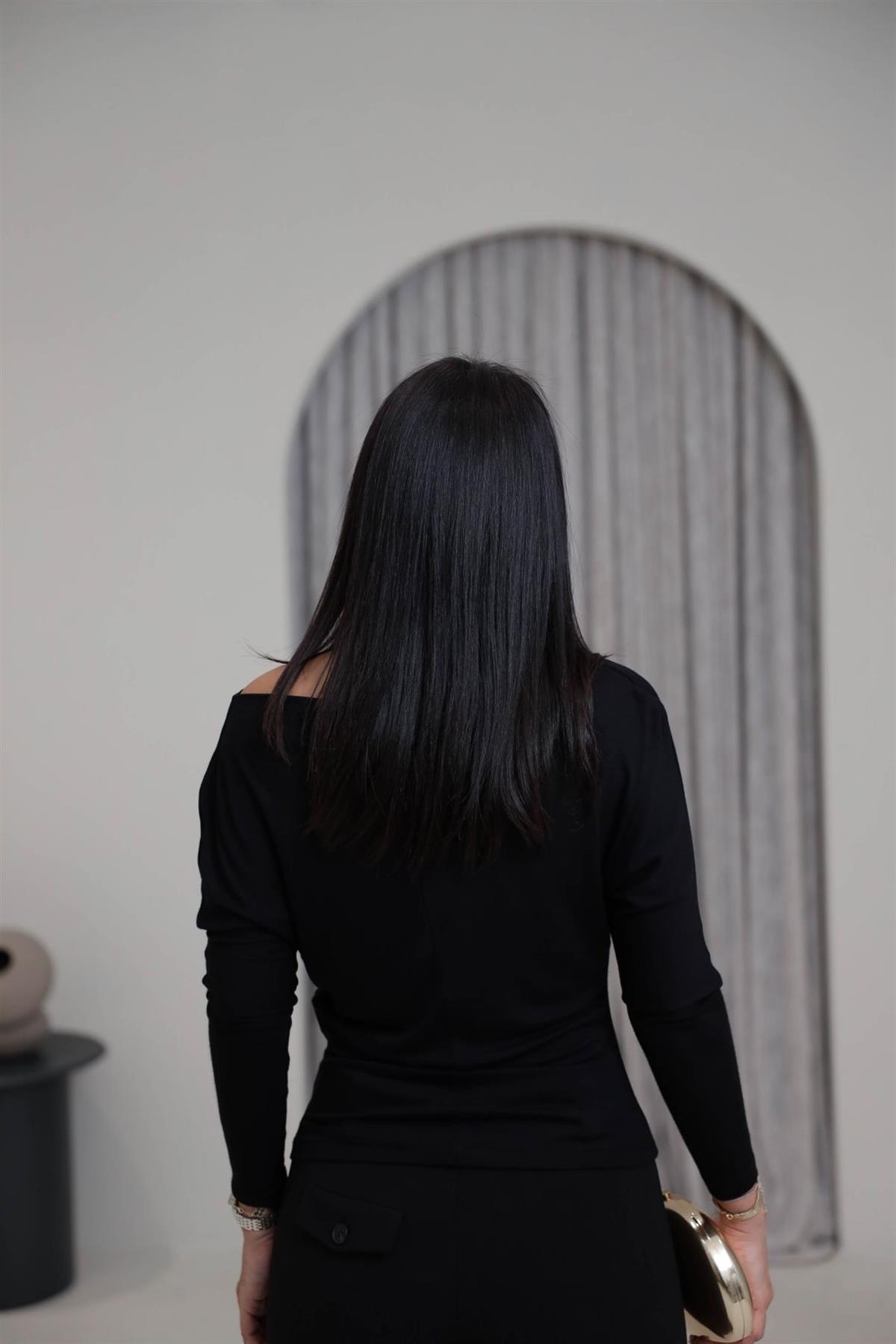 0481 Kayık Yaka Dökümlü Pamuklu Bluz SİYAH