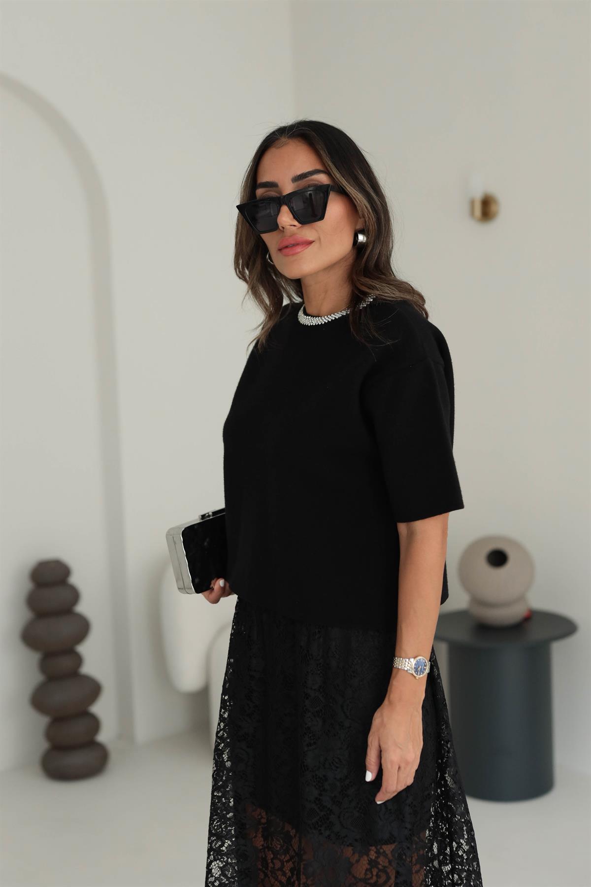 4367 Kısa Kol Yaka Taşlı Triko Bluz