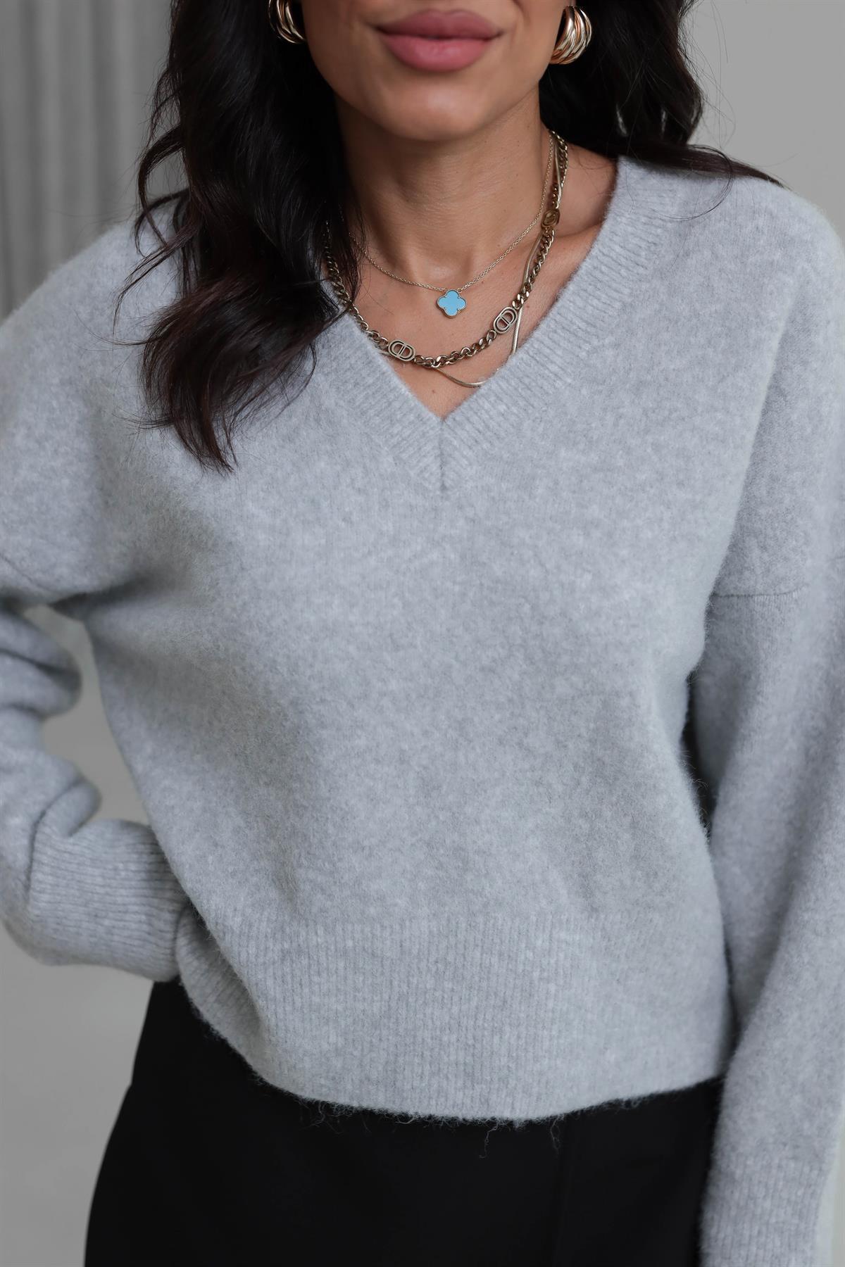 0645 V Yaka Yumuşak Dokulu Triko Kazak GRİ