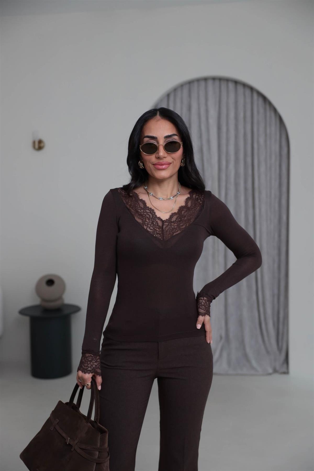 1041 V Yaka Dantel Detay İnti Body KAHVE