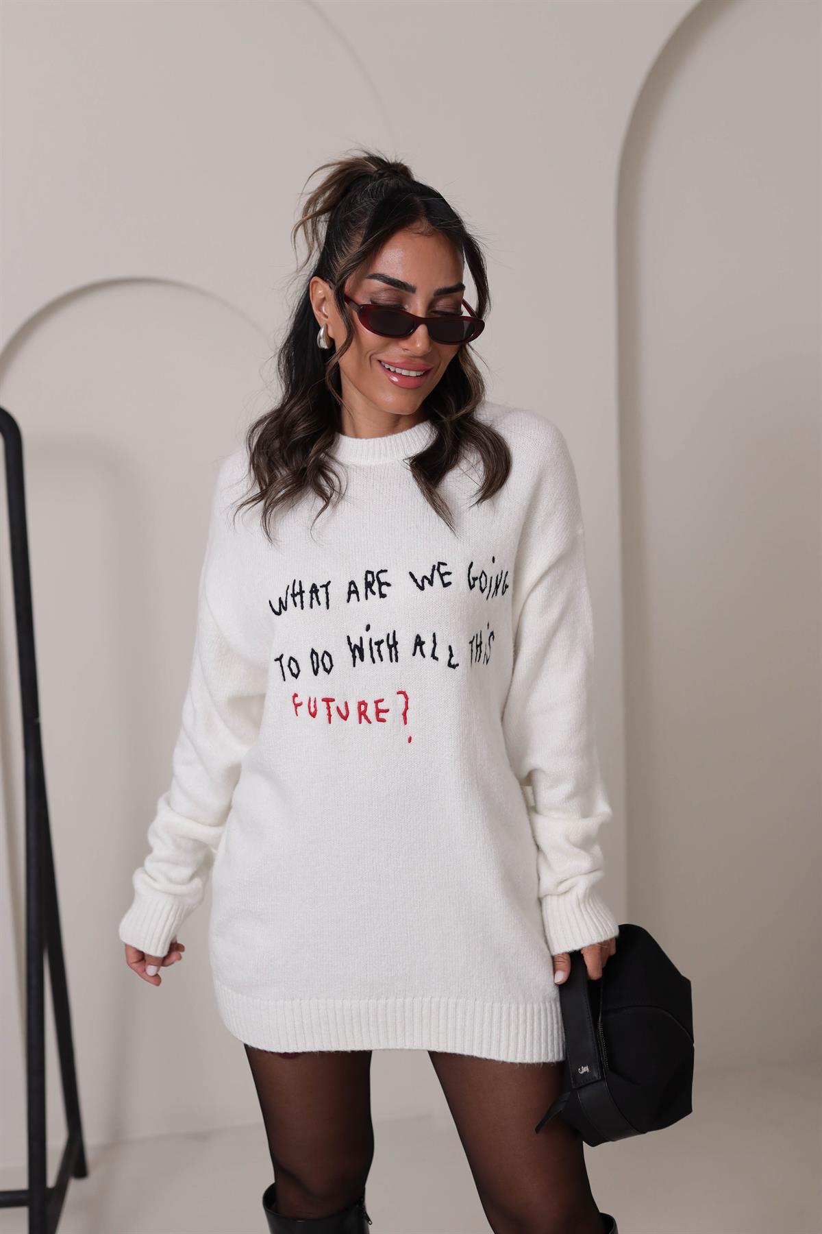 1124 Yazı Nakışlı Oversize Kazak