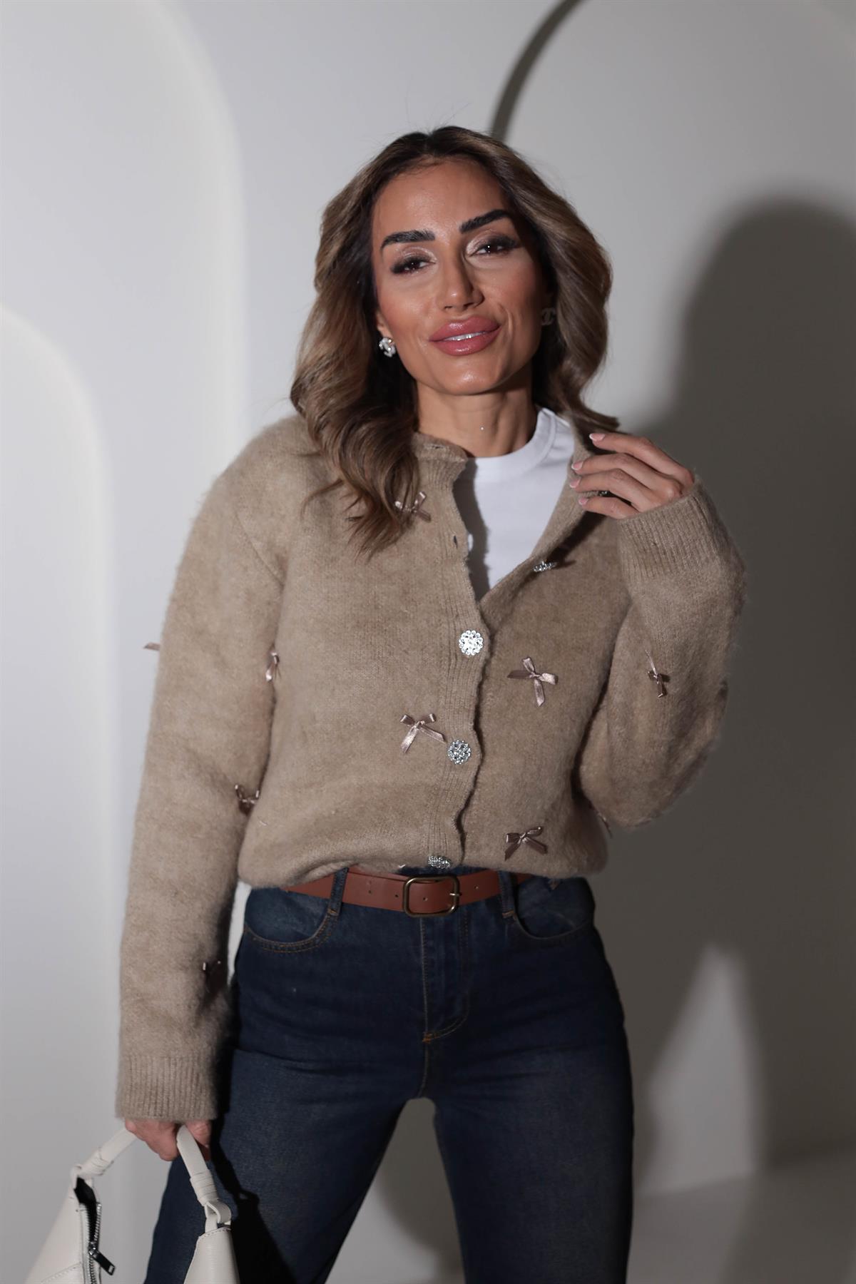 Taş Düğmeli Fiyonk Detaylı Hırka CAMEL