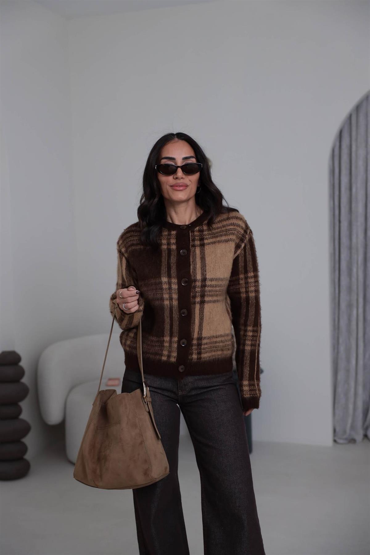 0092 Bisiklet Yaka Kare Desenli Hırka BEJ-KAHVE