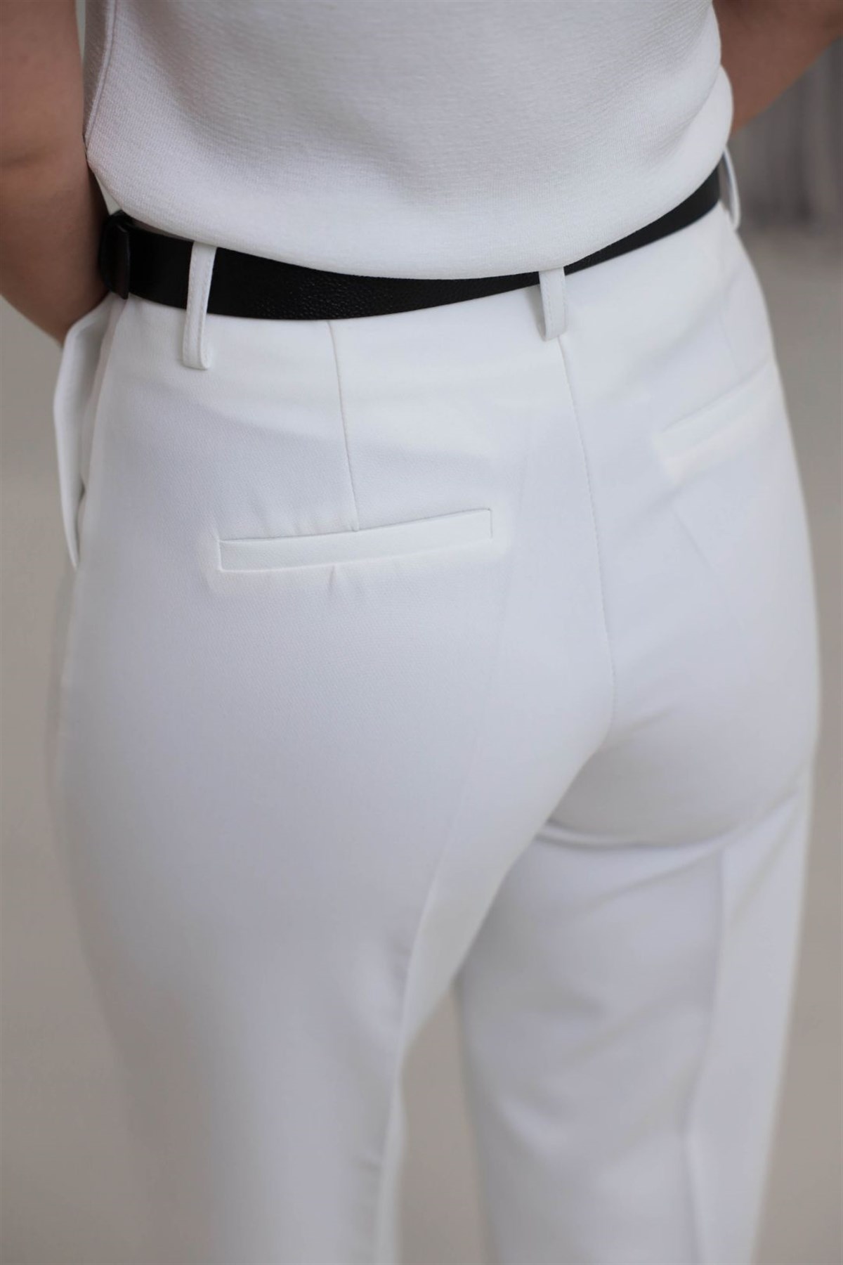 7515 Arka Cepli Kemerli Geniş Paça Pantolon EKRU