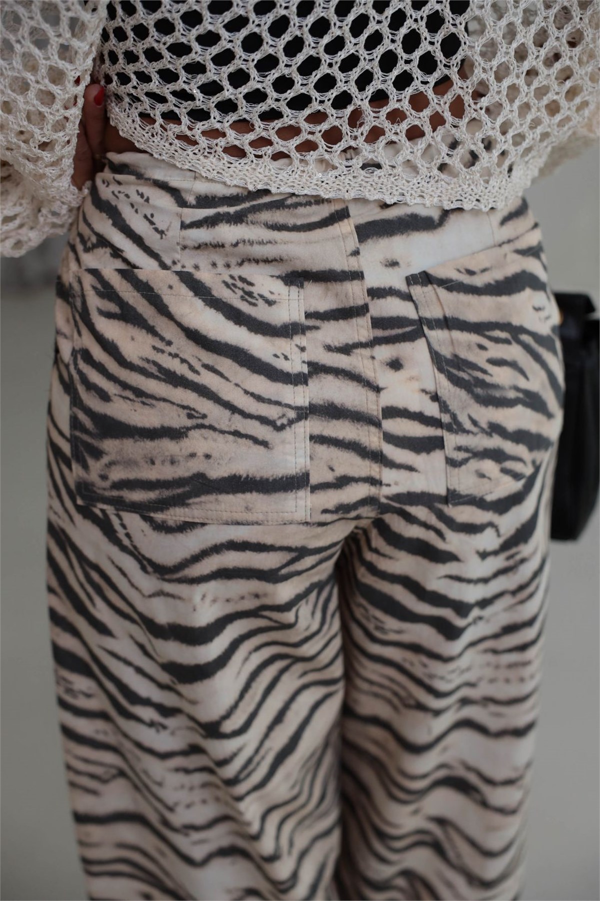 9005 Bel ve Paça Bağcıklı Zebra Desen Pantolon BEJ