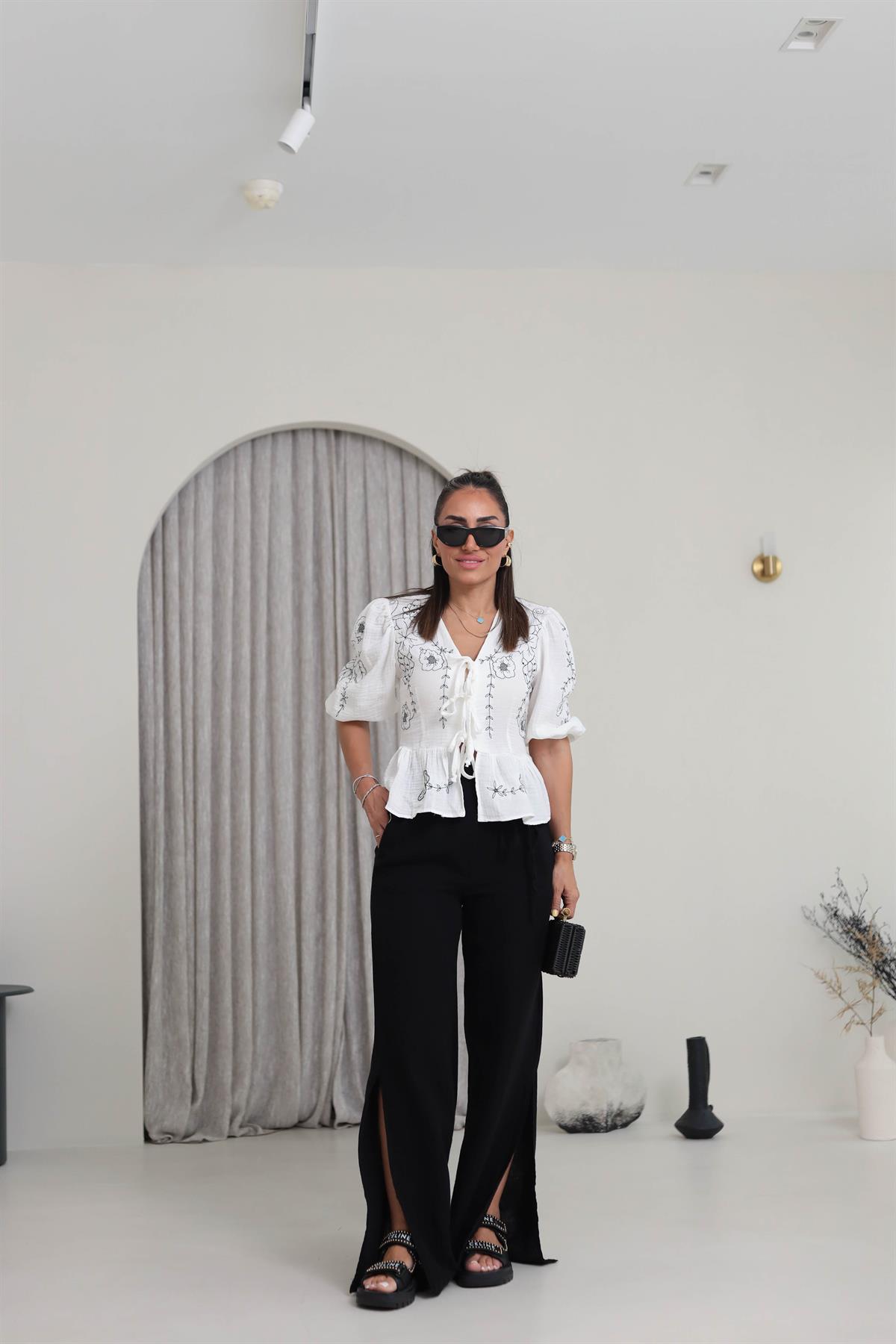 7925 Nakışlı Bağcık Detaylı Müslin Bluz EKRU