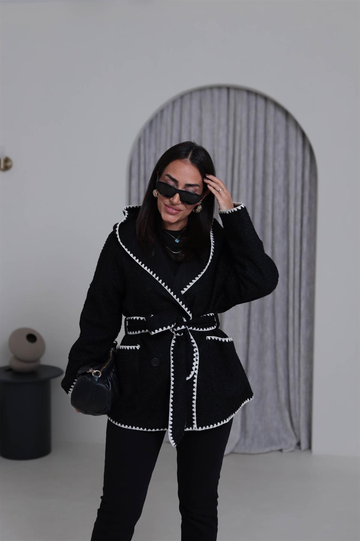 9152 Kontrast Dikiş Detaylı Kapşonlu Kaban SİYAH