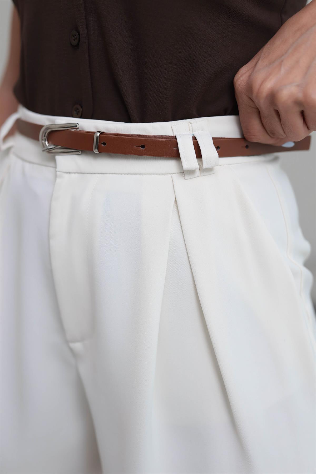 0404 Kemerli Pensli Geniş Paça Şort KREM