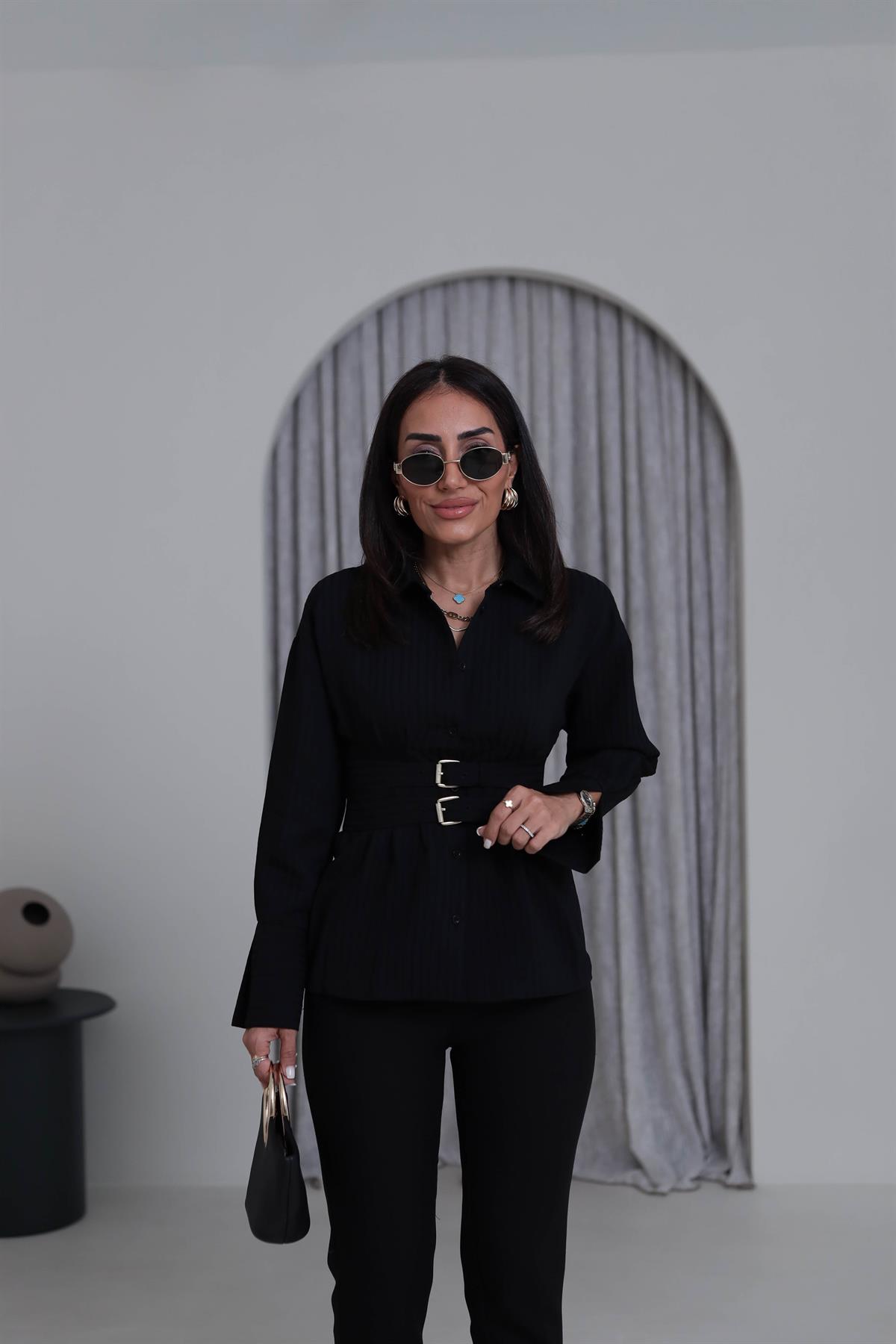 0867 Kol Manşetli Kemer Detaylı Gömlek SİYAH