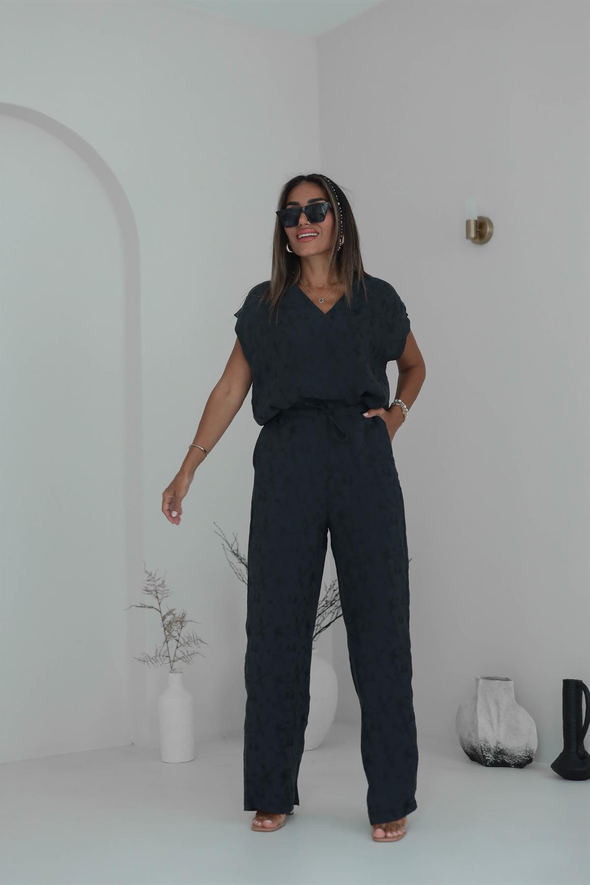 1046 Kolsuz Hafif Parlak Dokulu Pantolon Takım