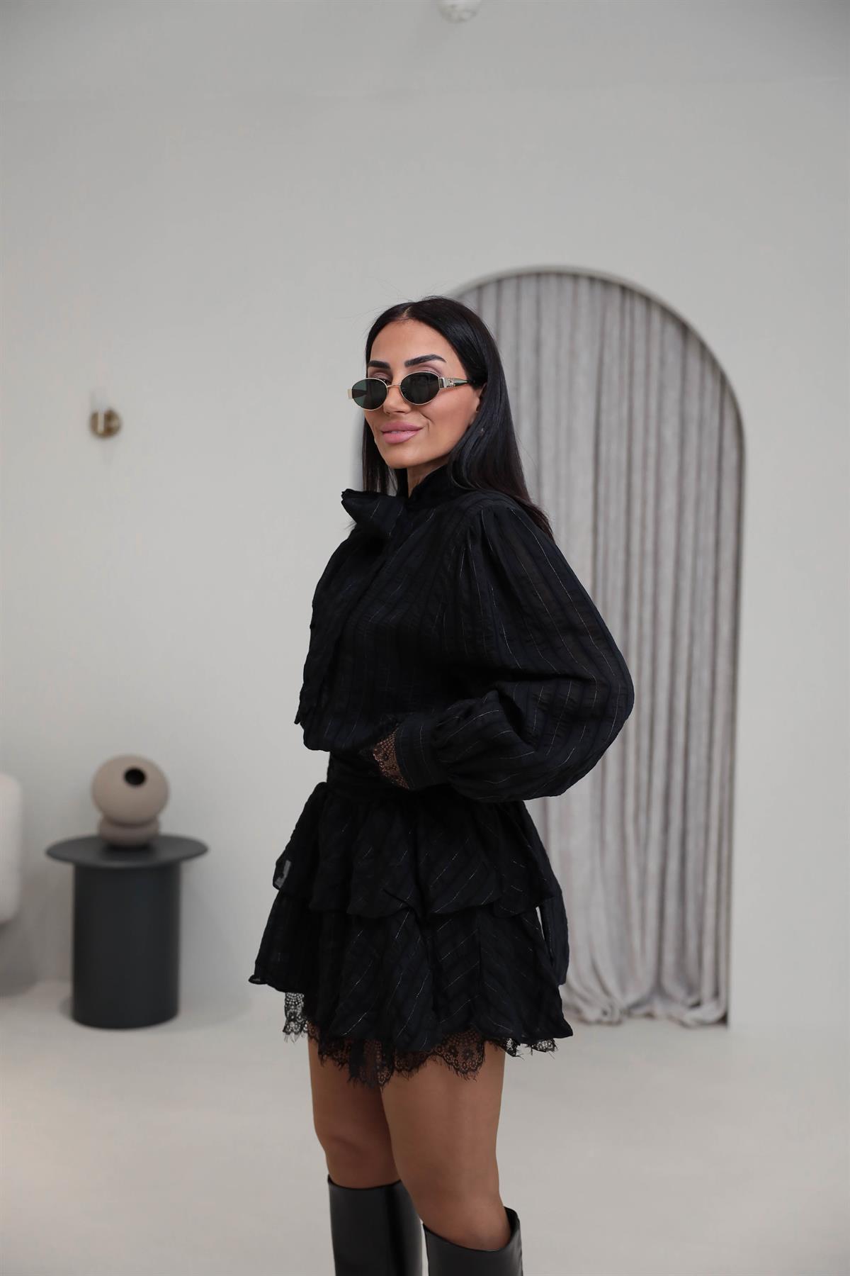 5540 Dantel Detaylı Vatkalı Kat Kat Elbise SİYAH