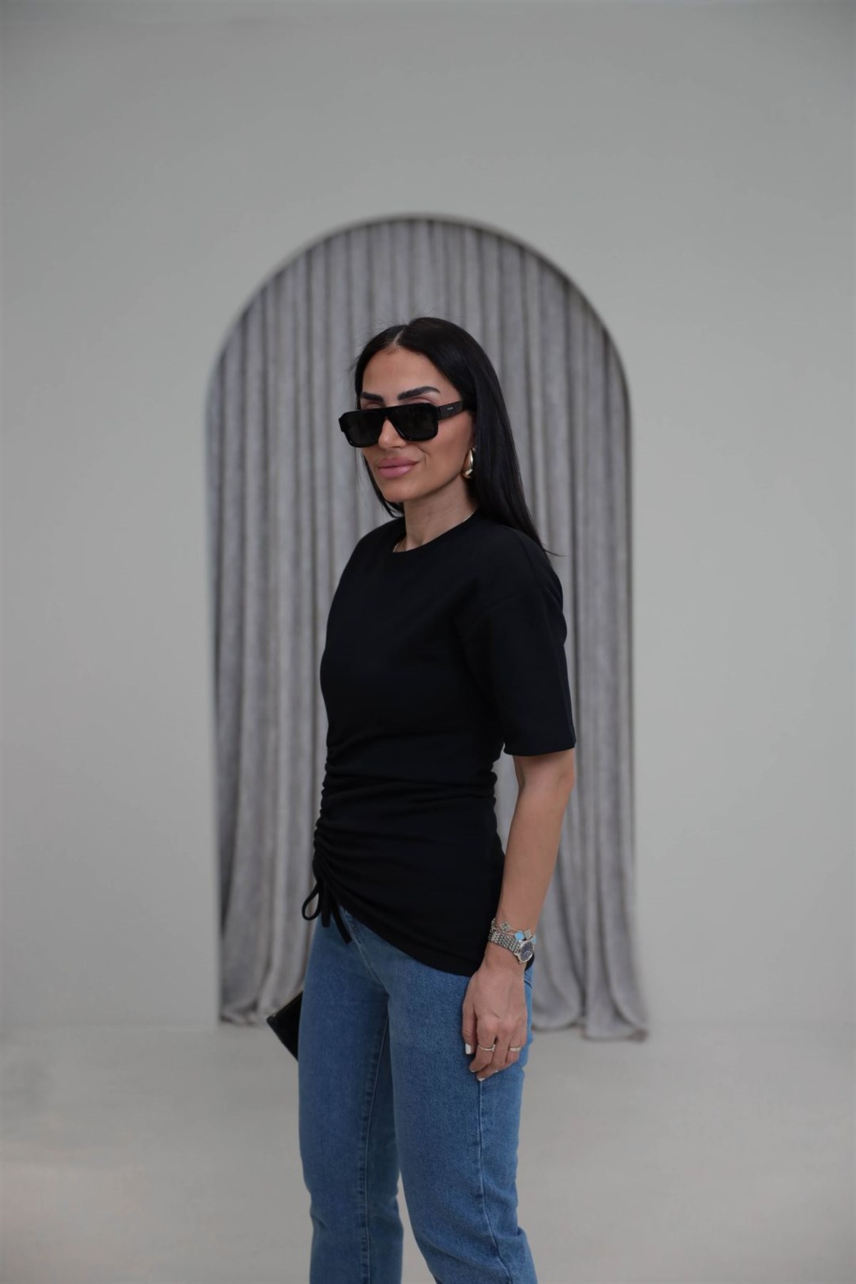 1025 Vatkalı Pamuklu Büzgü Detay Tshirt SİYAH