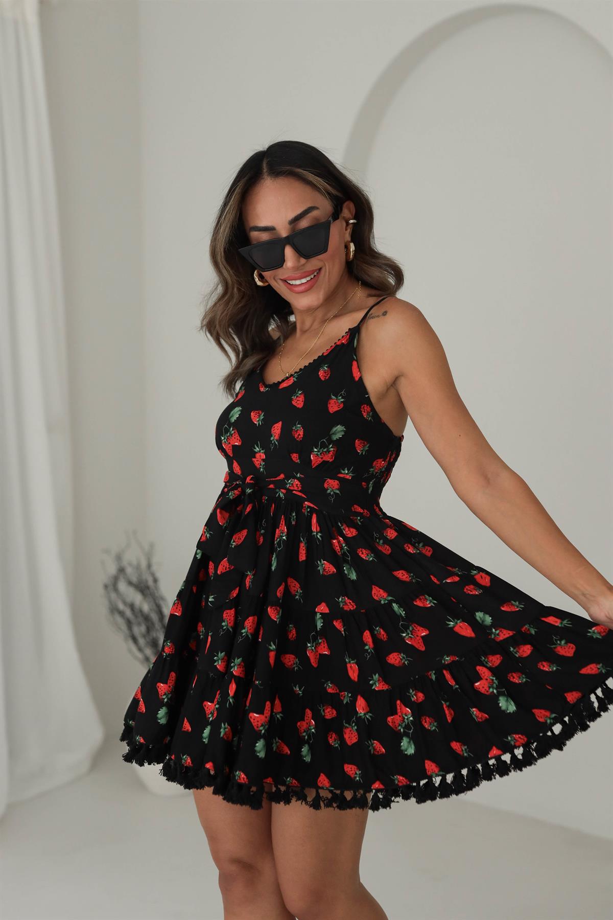 9829 Çilek Desenli Sırtı Gipeli Kuşaklı Elbise