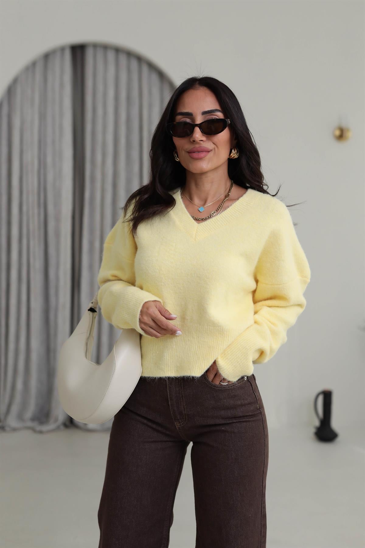 0645 V Yaka Yumuşak Dokulu Triko Kazak SARI