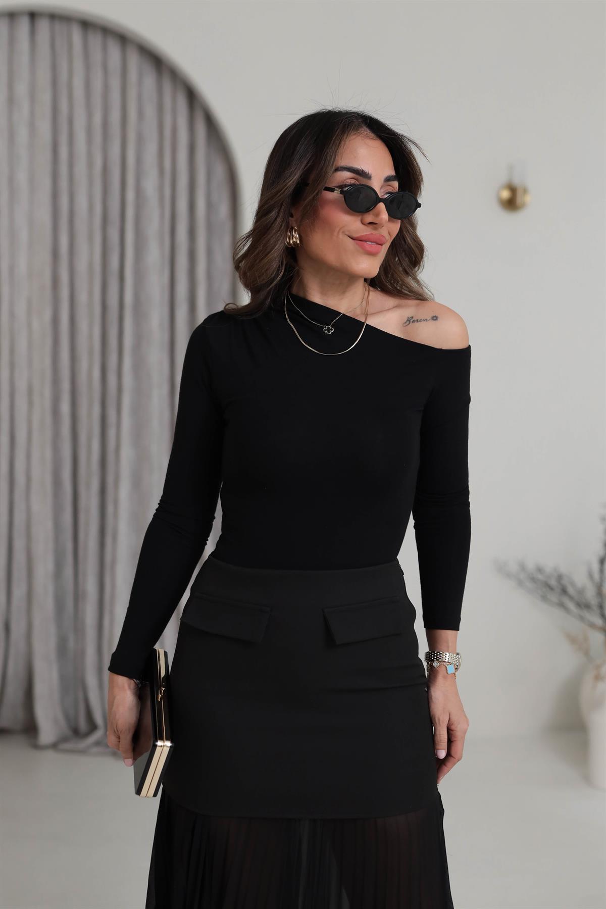 1001 Omuz Drape ve Dekolte Detaylı Bluz SİYAH