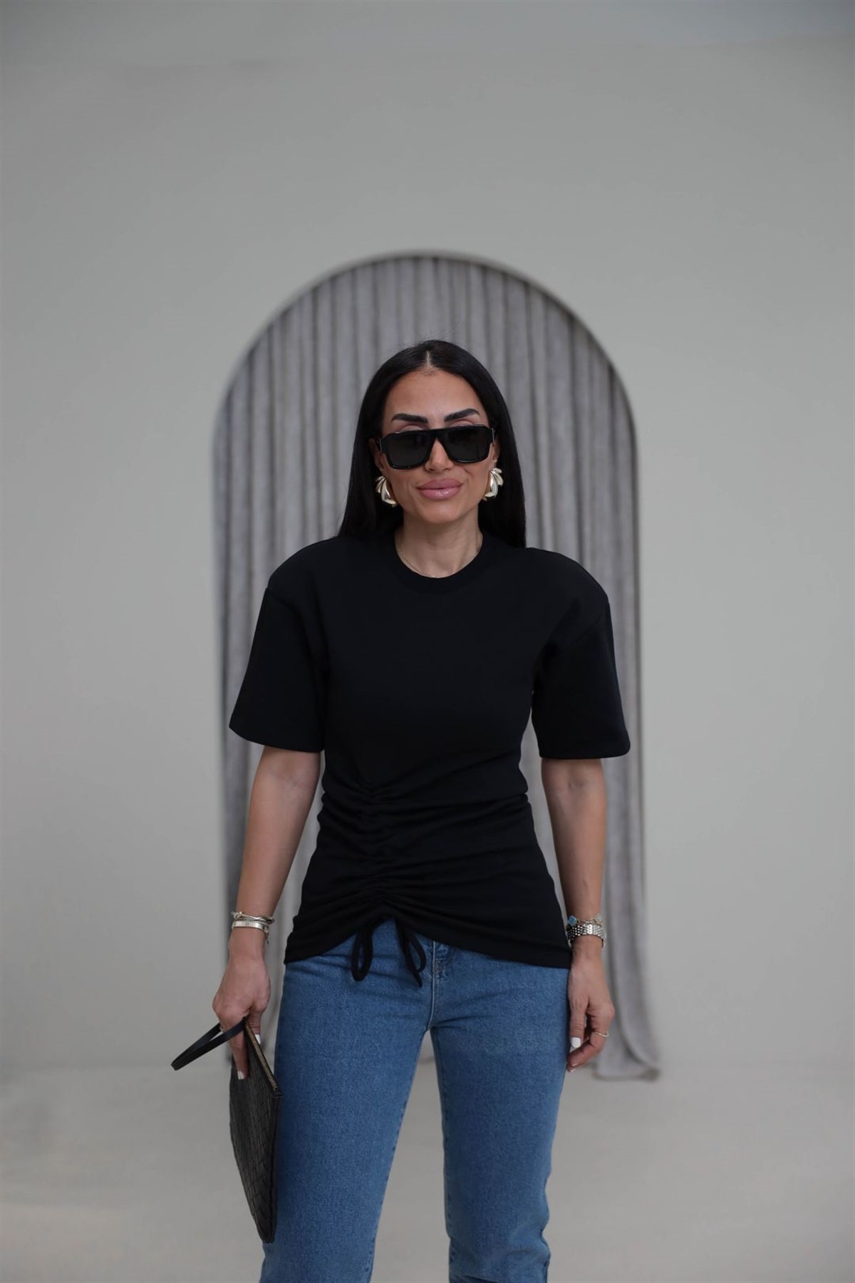 1025 Vatkalı Pamuklu Büzgü Detay Tshirt SİYAH