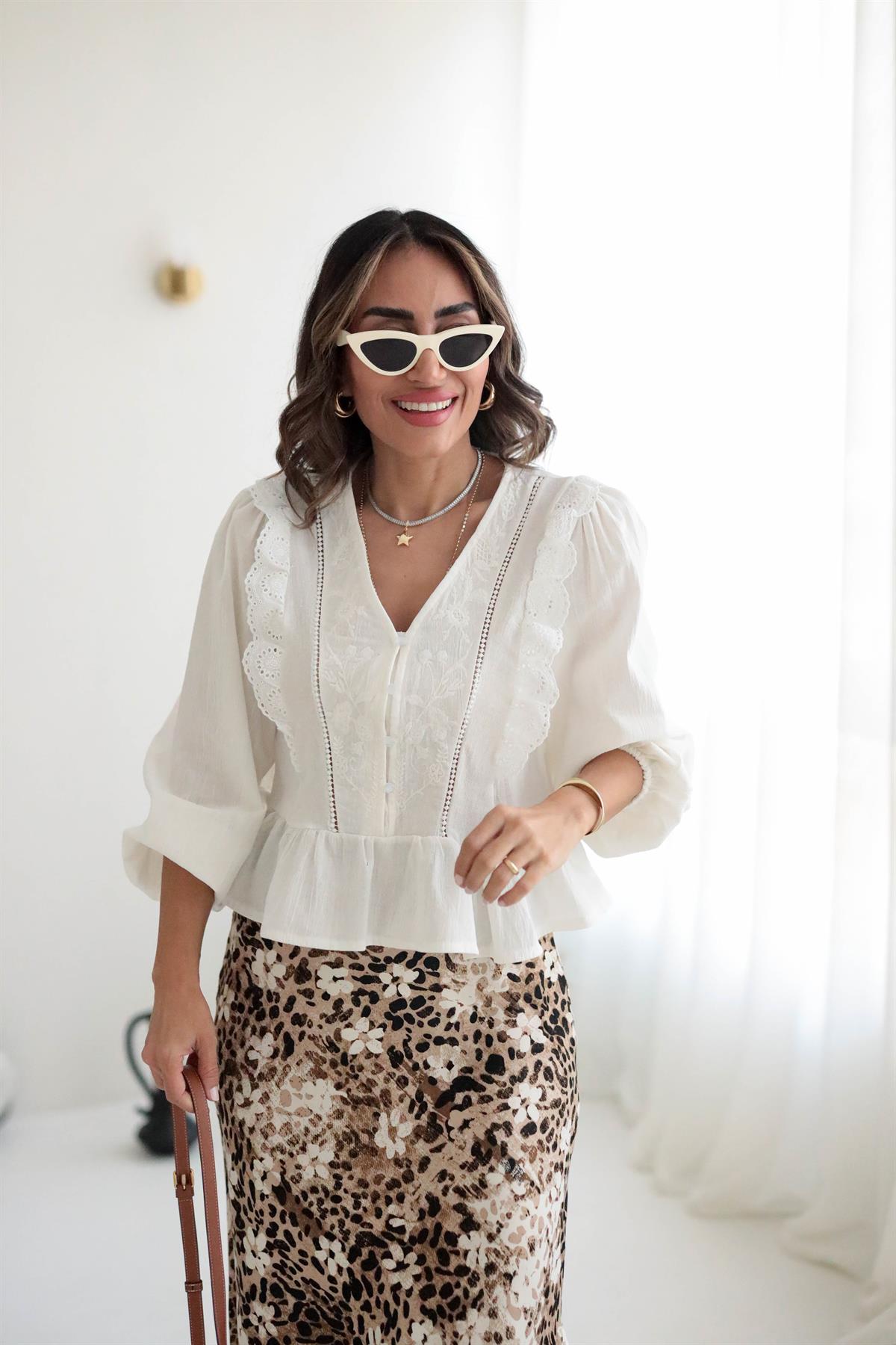 5137 Kolları Lastikli Önden Düğmeli Bluz