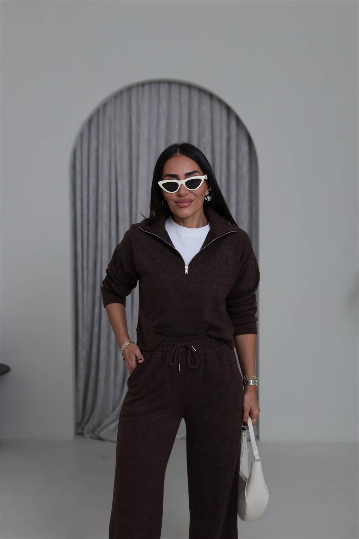 5750 Dik Yaka Yarım Fermuarlı Yumoş Dokulu Takım KAHVE