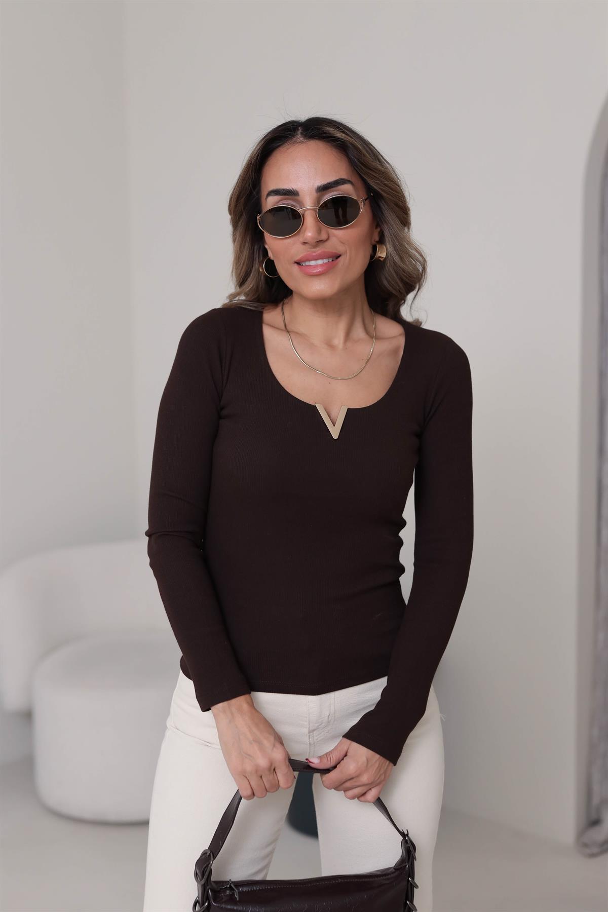 6334 V Gold Detaylı Uzun Kol Bluz KAHVE