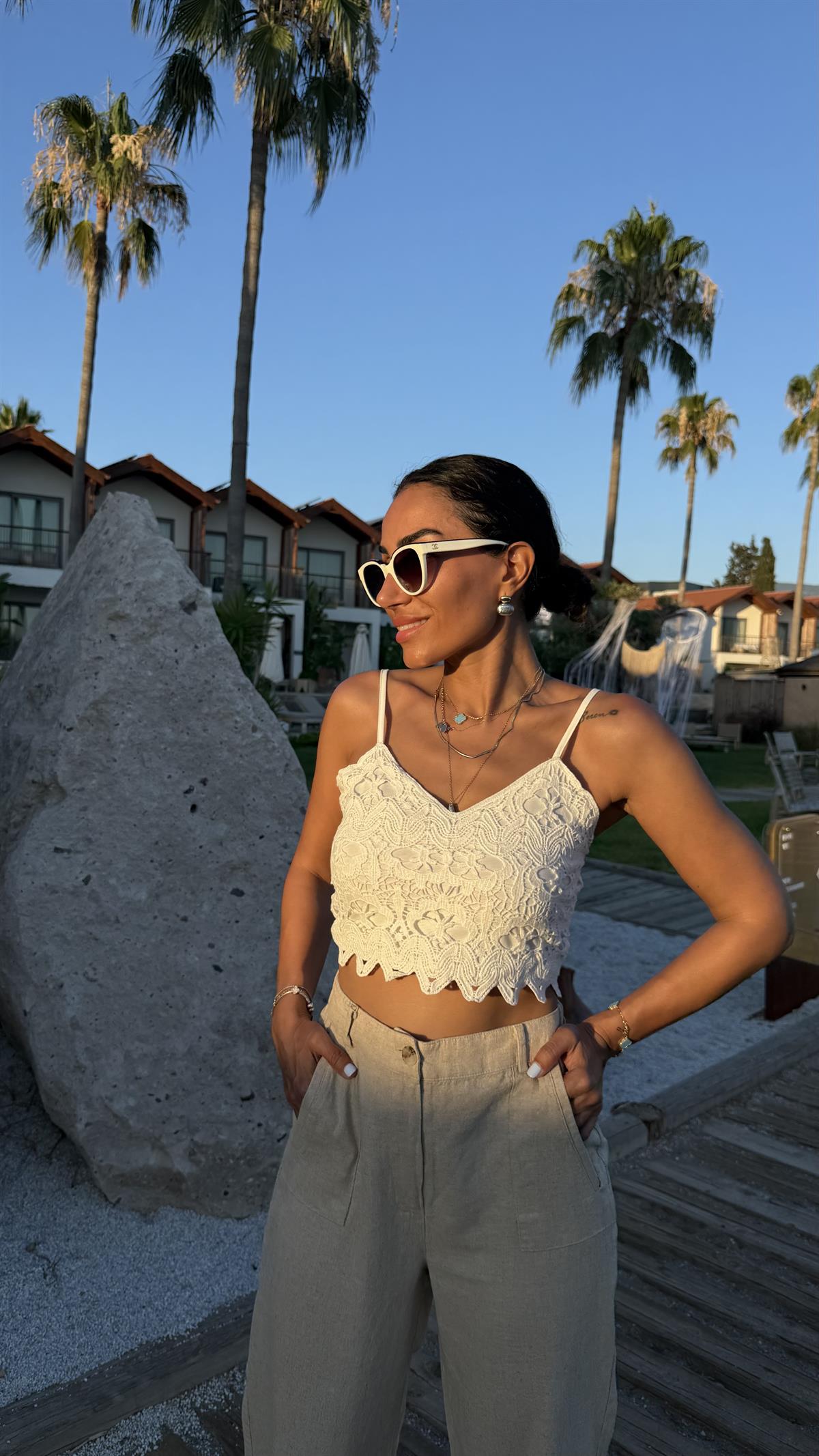 7314 İp Asklı Sırtı Gipeli Dantel İşleme Büstiyer EKRU