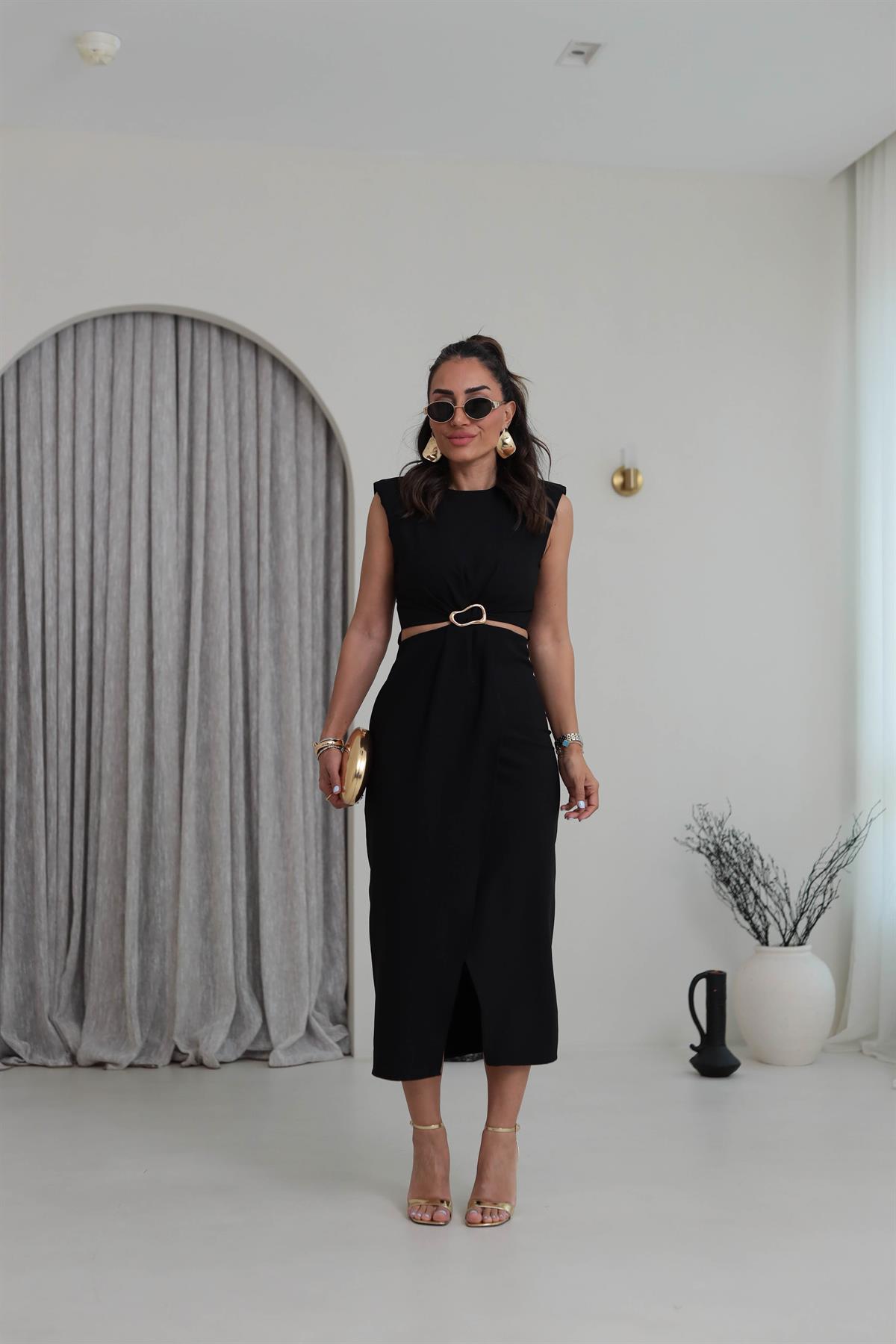 3755 Sıfır Kol  Bel Dekolteli Gold Tokalı Midi Elbise SİYAH