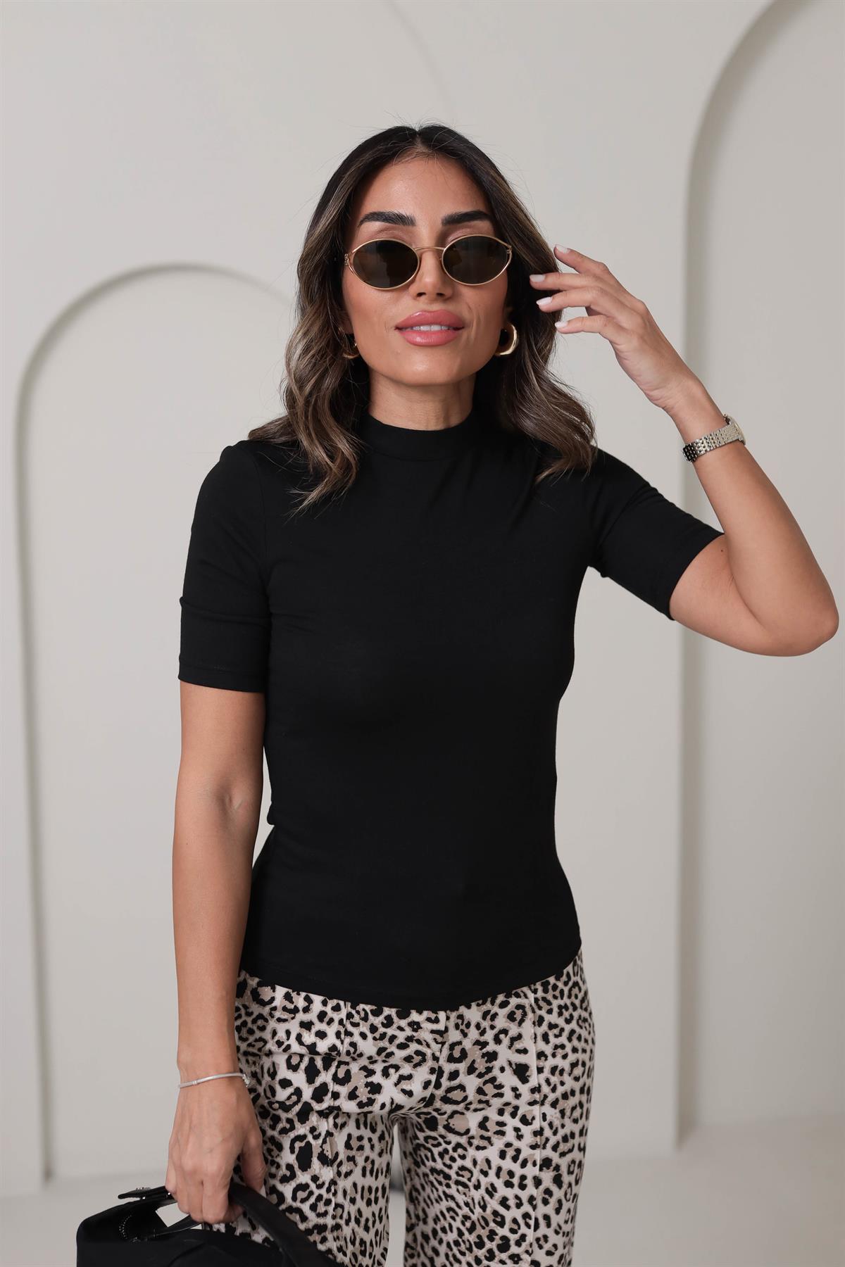 0481 Yüksek Yakalı Pamuklu Tshirt SİYAH