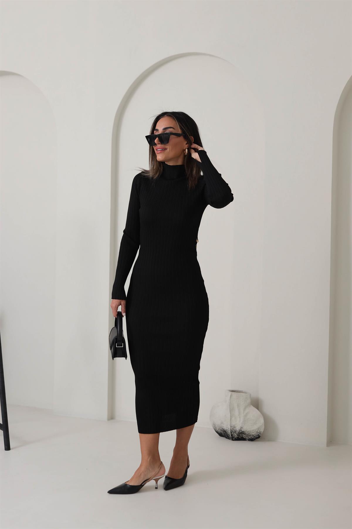 4482 Yarım Balıkçı Pencere ve Gold Aksesuar Detaylı Fitilli Triko Elbise SİYAH