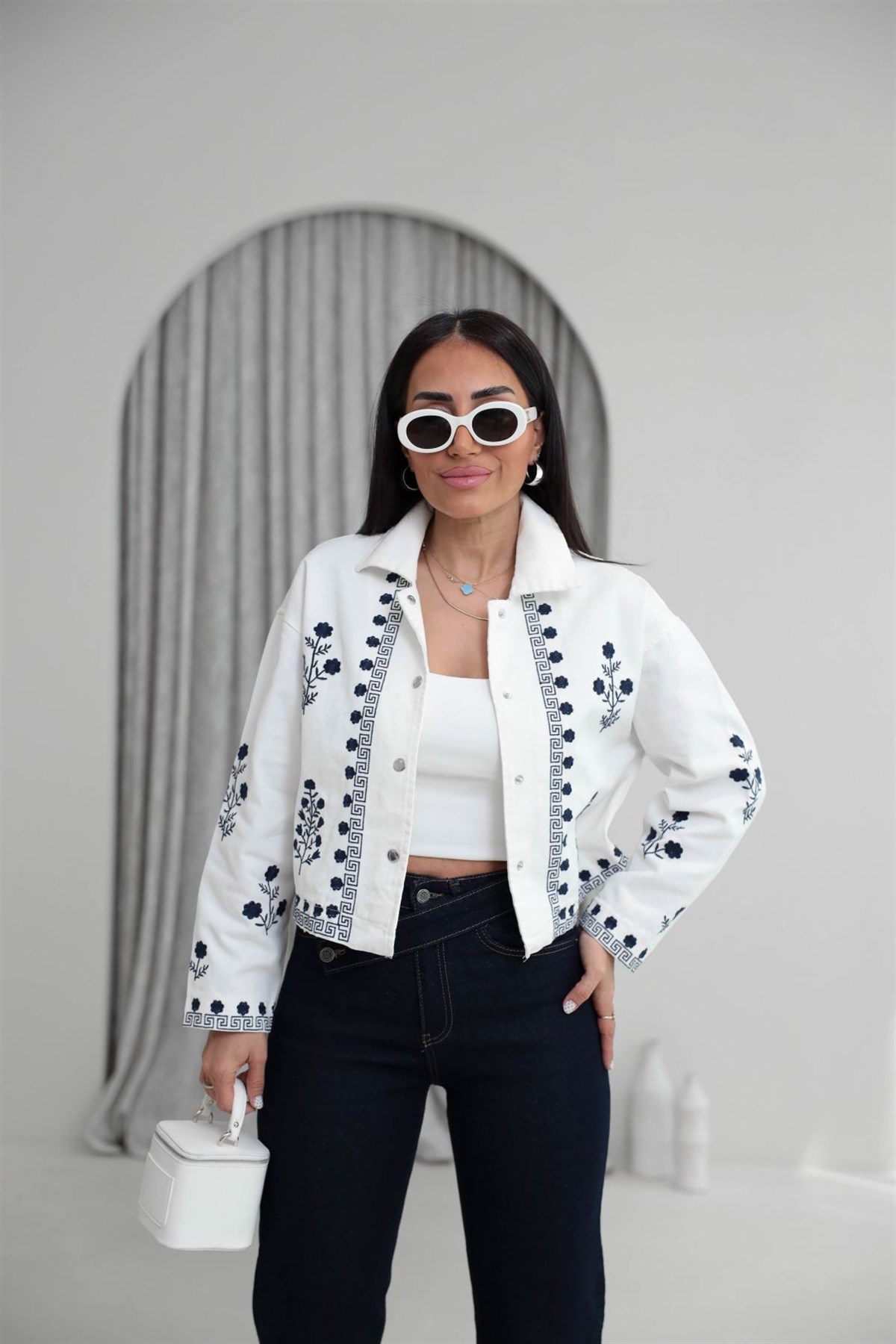 5906 İşleme ve Nakış Detaylı Kot Ceket EKRU