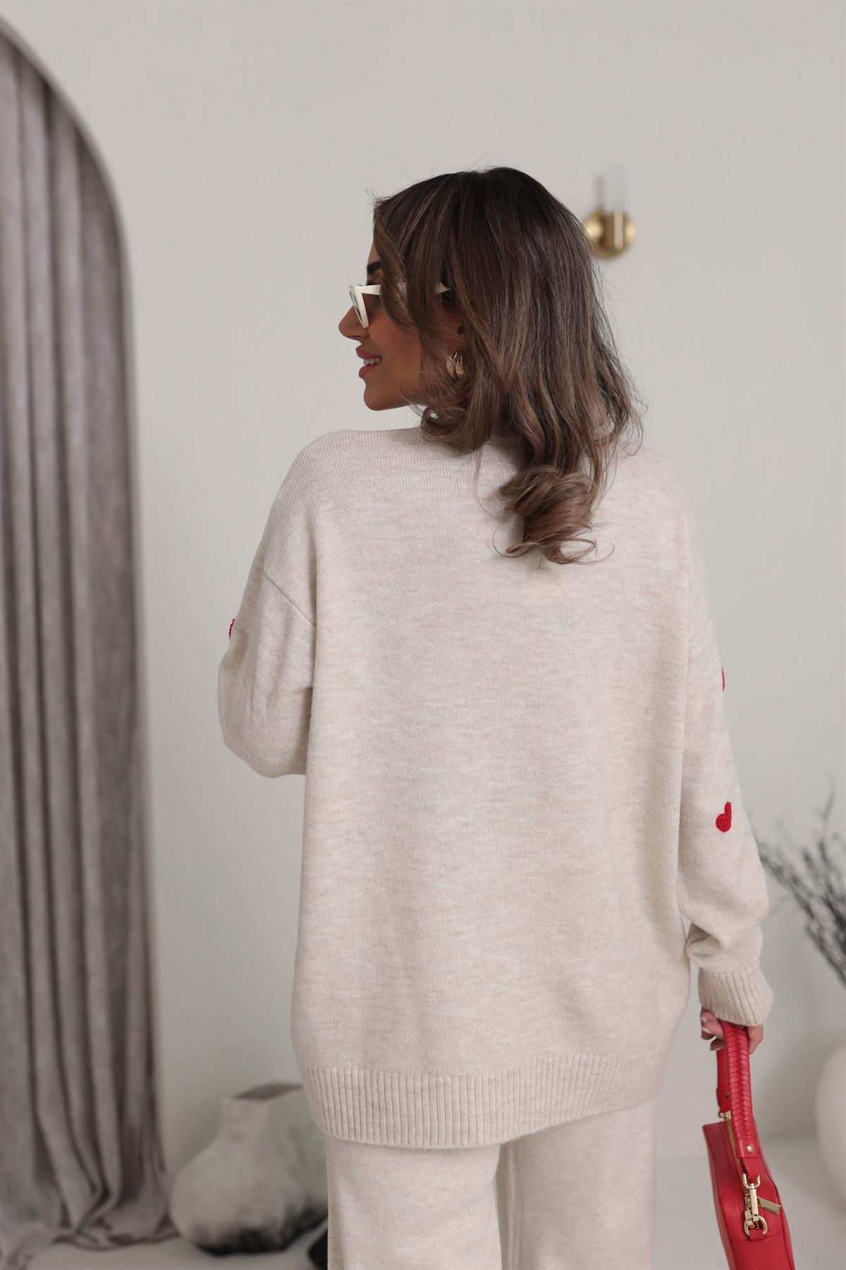 4380 Kalp Detaylı Kazak