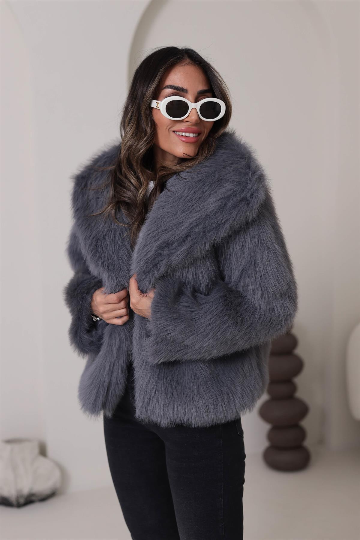 2429 Ara Boy Yakalı Kürk FÜME