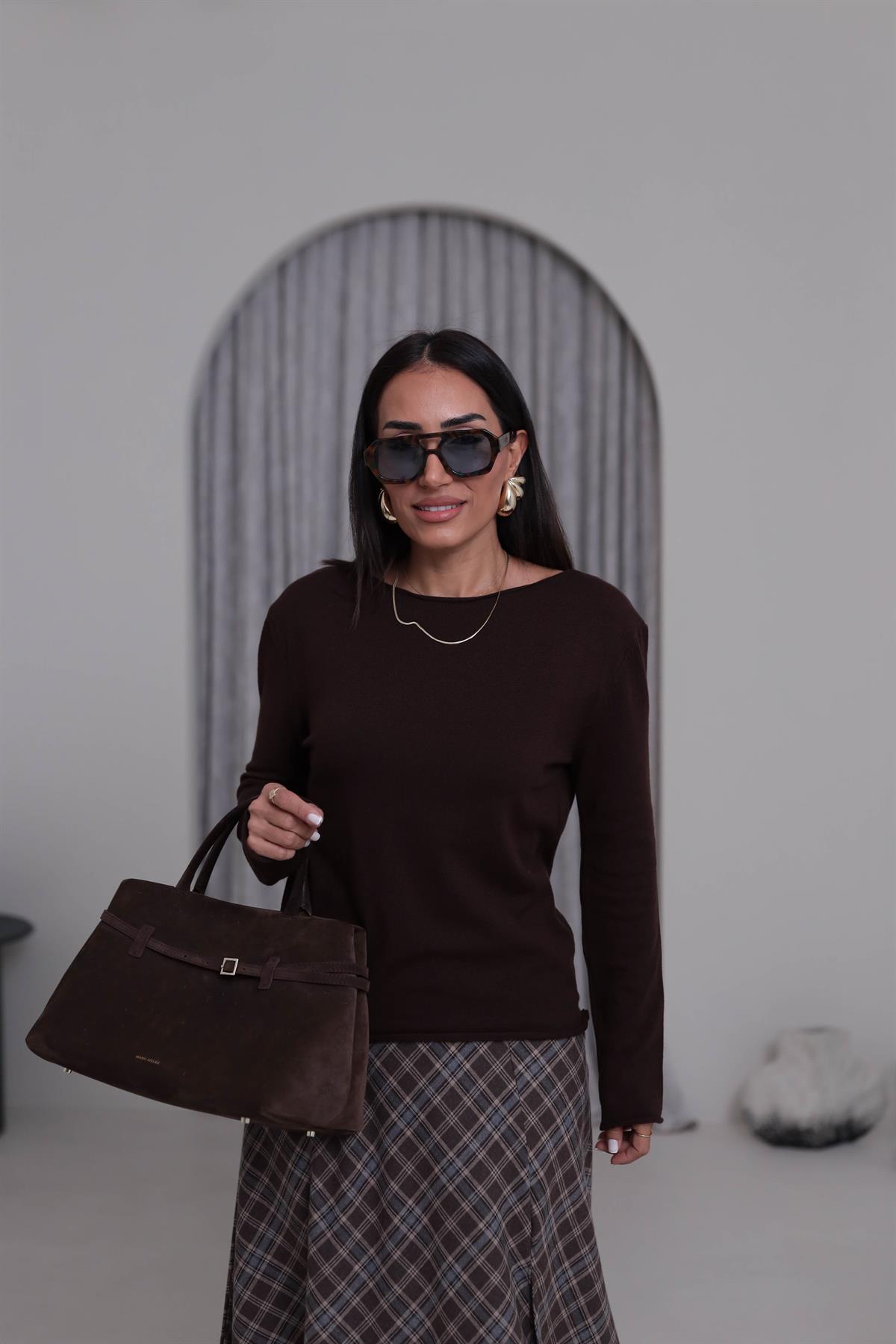 Kayık Yaka Yumuşak Dokulu Triko Bluz KAHVE