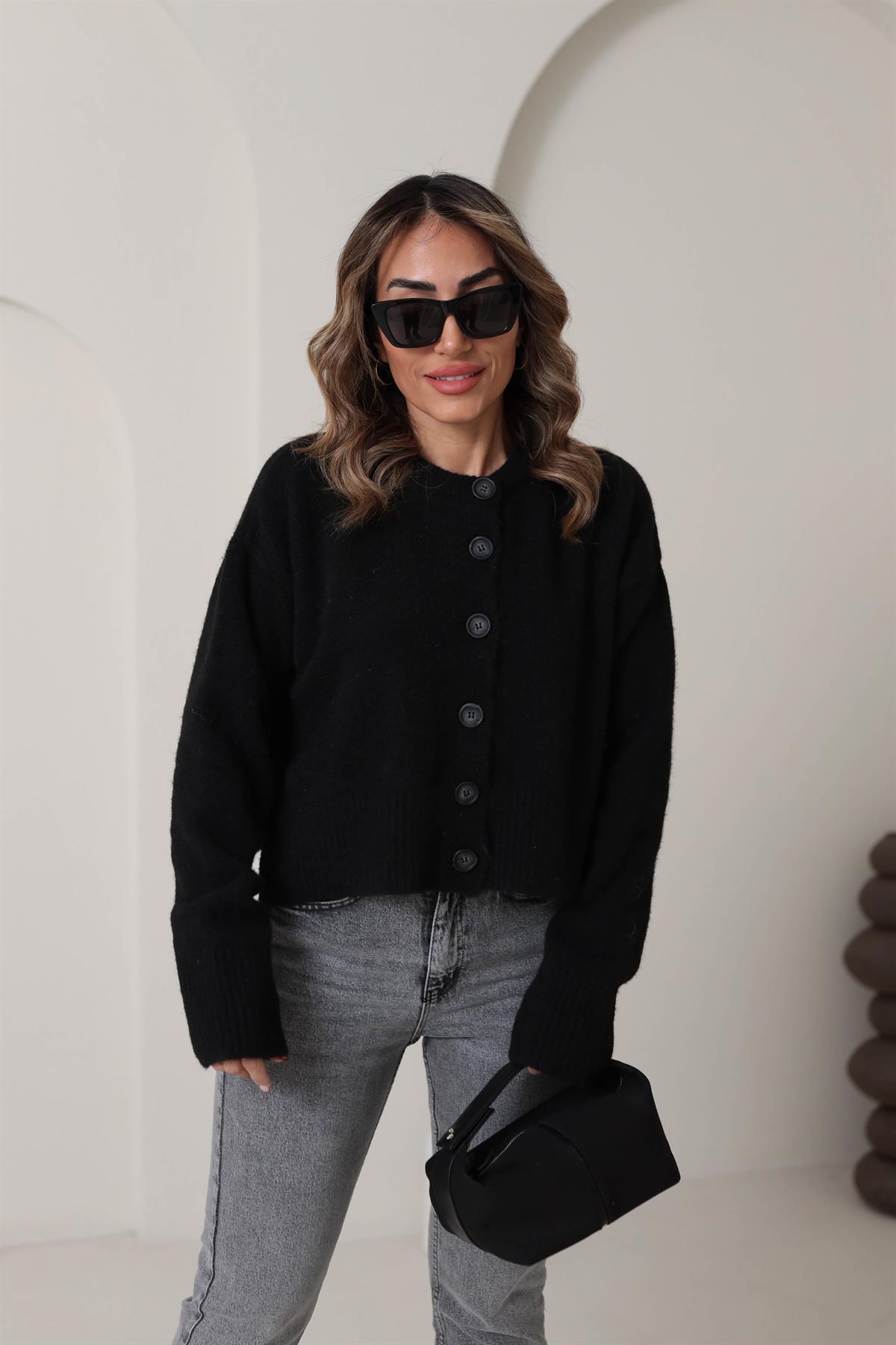 0280 Düğmeli Yumoş Yanları Yırtmaçlı Hırka SİYAH