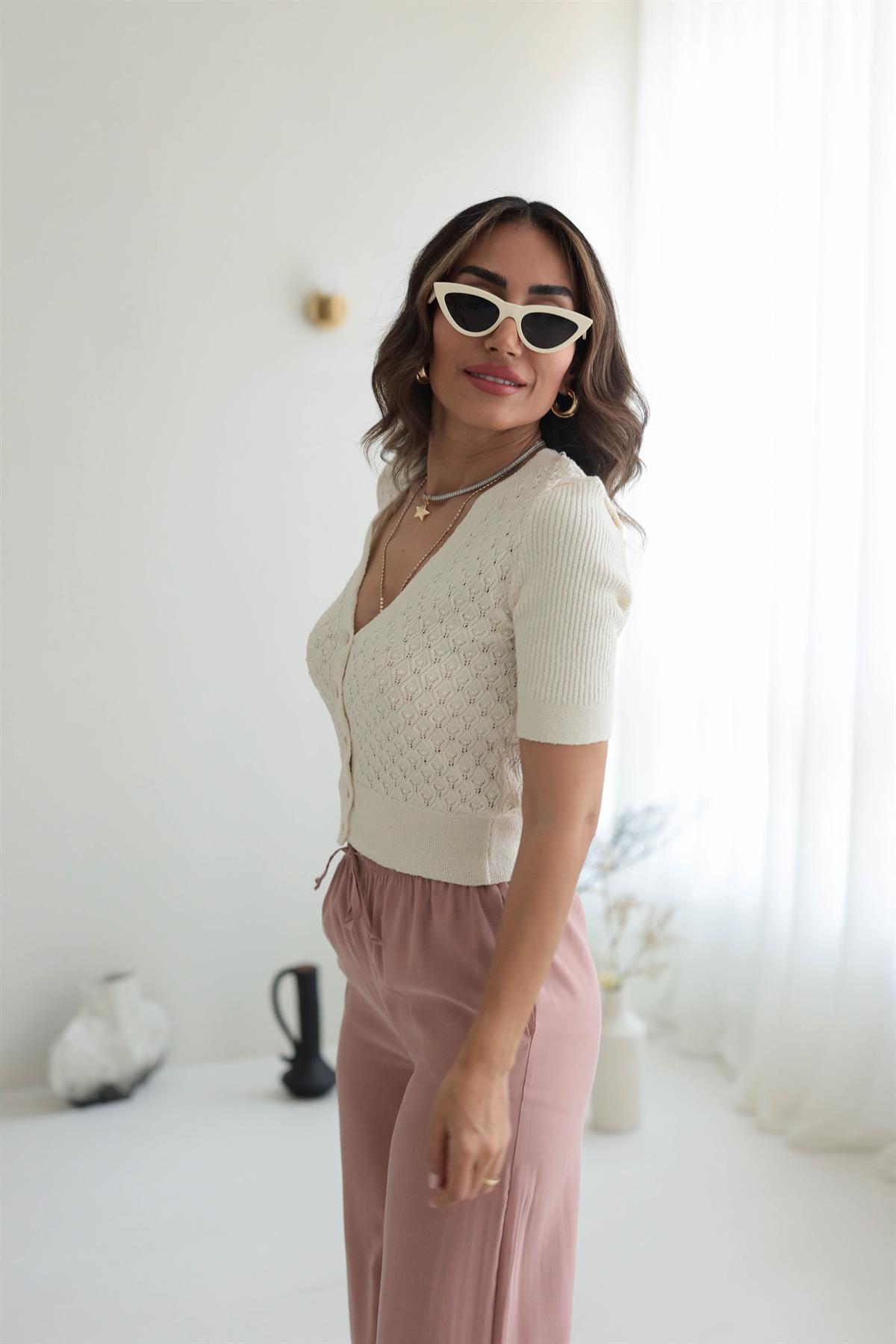 0219 V Yaka Ajurlu Düğmeli Triko