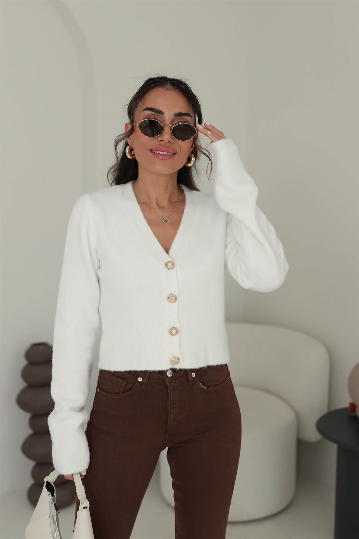 0273 V Yaka Gold Düğme Detaylı Hırka EKRU