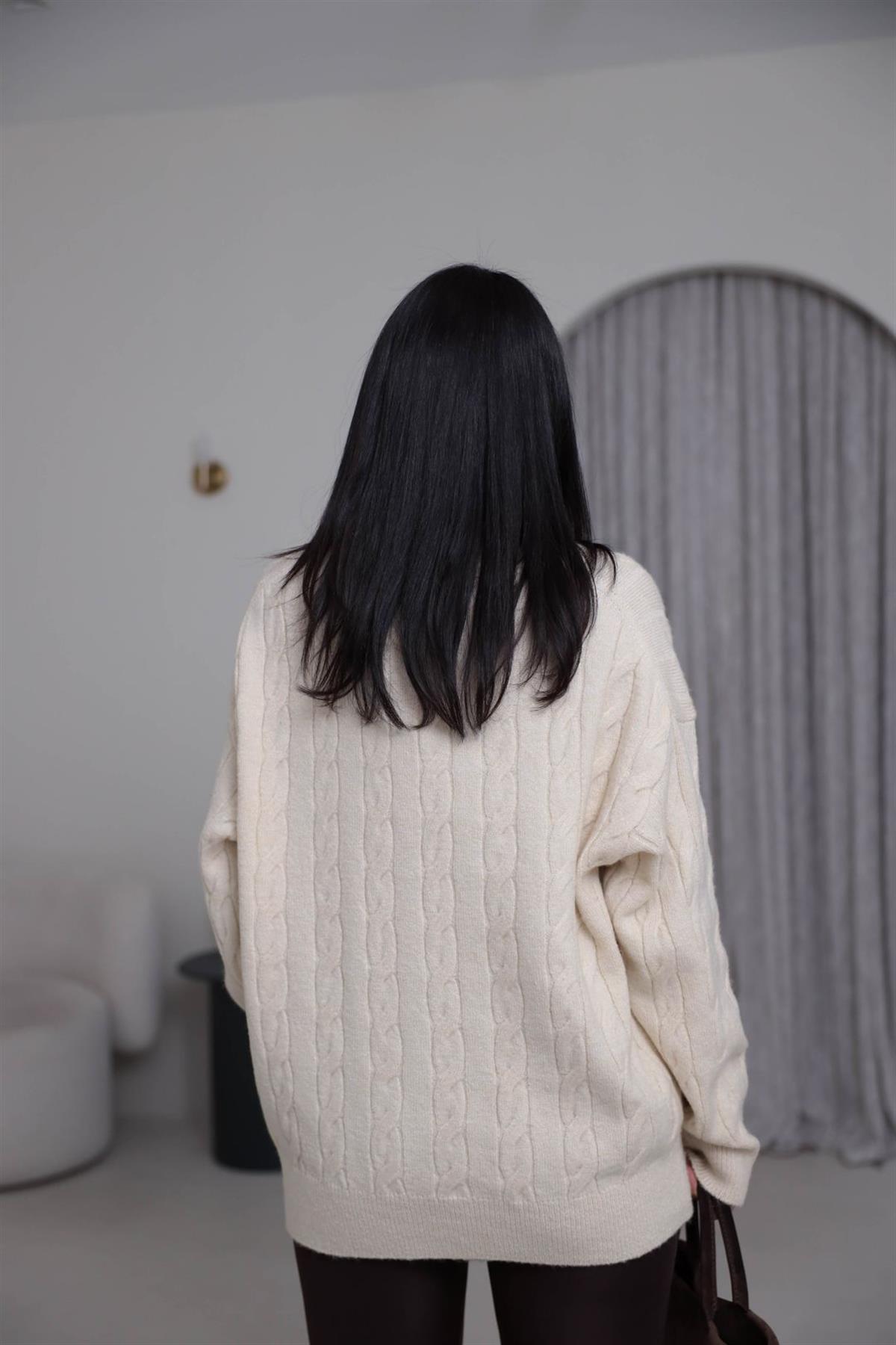 0736 V Yaka Saç Örgü Uzun Kazak KREM