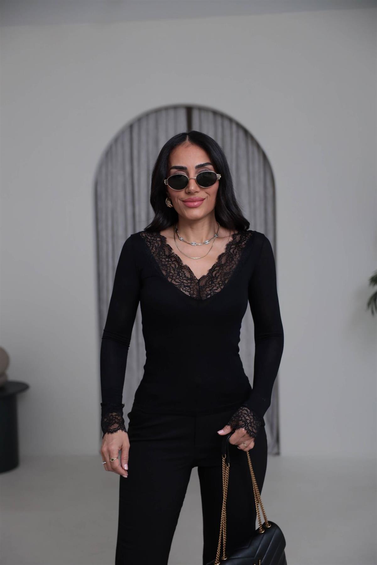 1041 V Yaka Dantel Detay İnti Body SİYAH